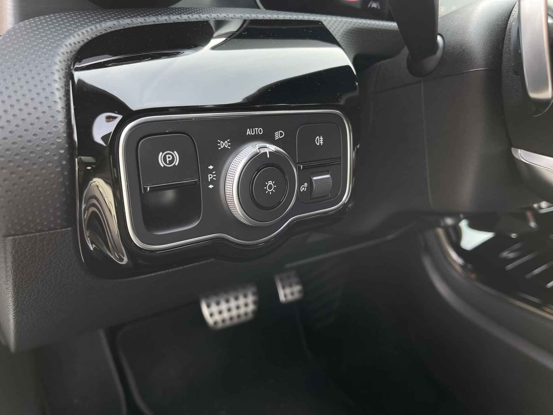 Mercedes-Benz CLA-klasse 180 Advantage AMG-Line | Navigatie | Camera | Stoelverwarming | Apple Carplay/Android Auto | LED Koplampen | Rijklaarprijs! - 22/26