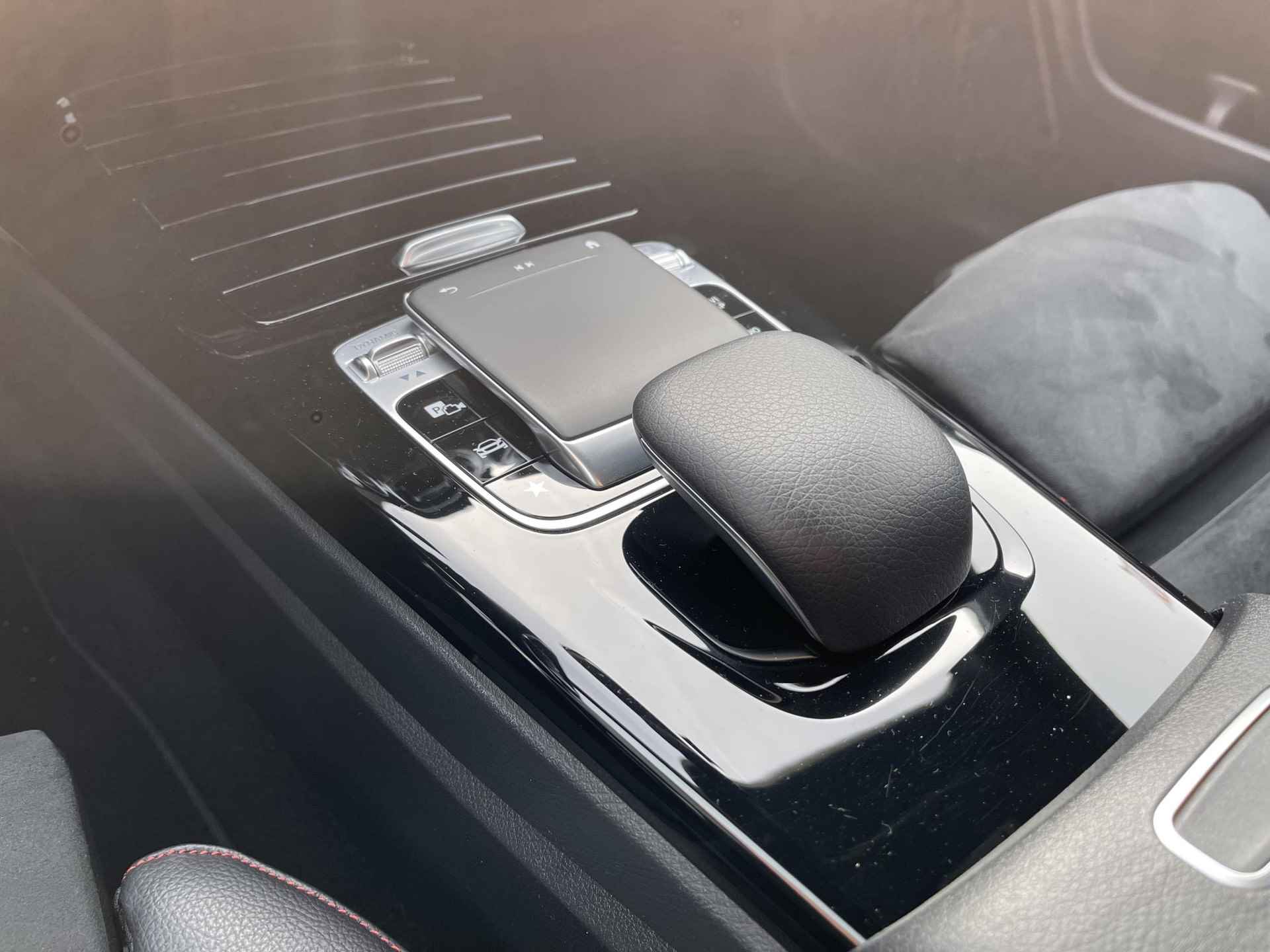 Mercedes-Benz CLA-klasse 180 Advantage AMG-Line | Navigatie | Camera | Stoelverwarming | Apple Carplay/Android Auto | LED Koplampen | Rijklaarprijs! - 23/26