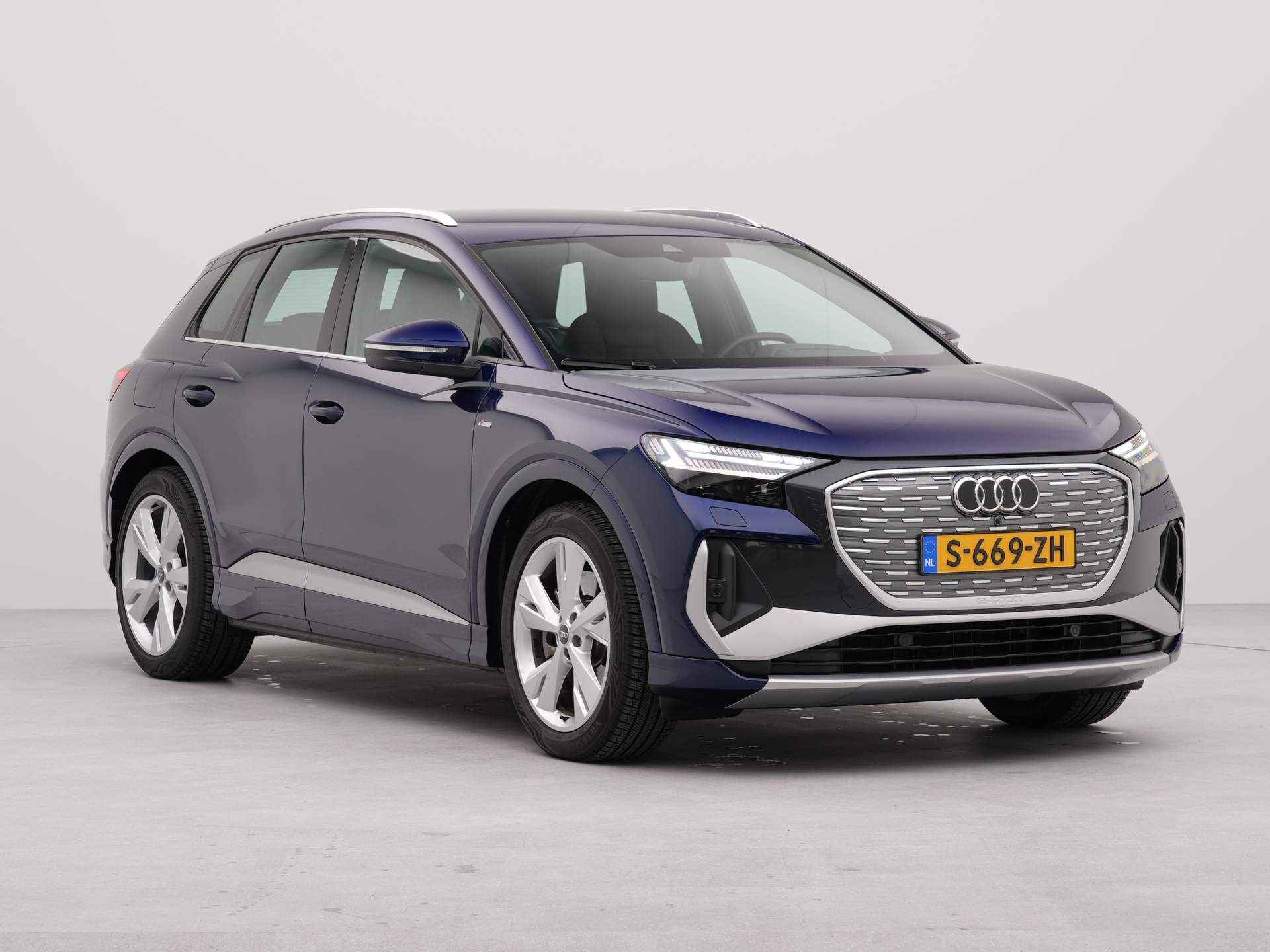 Audi Q4 e-tron 40 S edition 77 kWh Navigatie | Automatische airco  | - 2/39