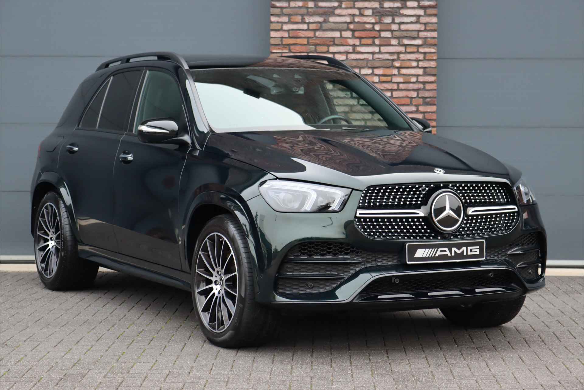 Mercedes-Benz GLE 400 d 4MATIC Premium+ AMG Line Aut9 | Luchtvering | Memory | Burmester | Trekhaak | Distronic+ | Panoramadak | Nappa Leder | Keyless Go | Surround Camera | - 4/46