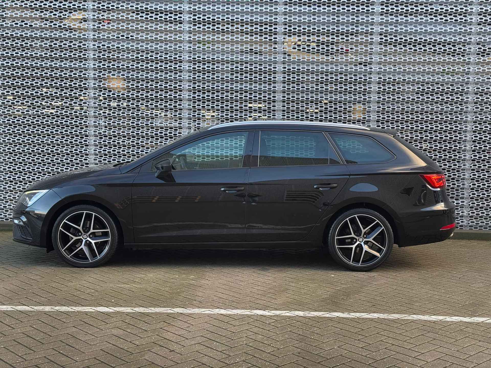 SEAT León ST 1.5 TSI FR Business Intense / Digitale Cockpit / Achteruitrijcamera / Full-LED / Keyless Entry-Start / 18" LMV ** - 5/28