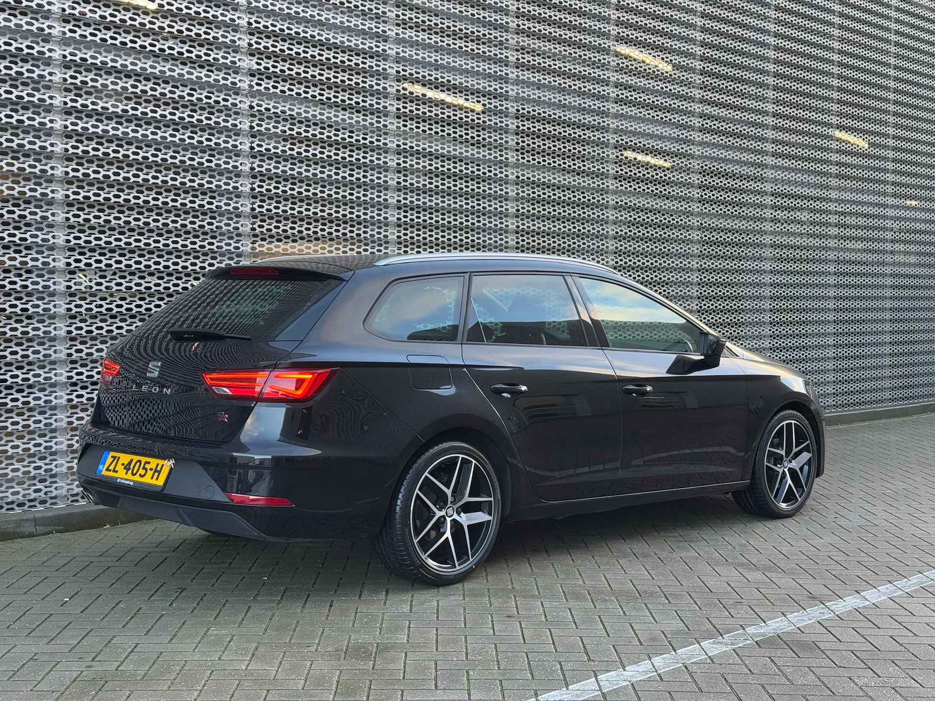 SEAT León ST 1.5 TSI FR Business Intense / Digitale Cockpit / Achteruitrijcamera / Full-LED / Keyless Entry-Start / 18" LMV ** - 8/28