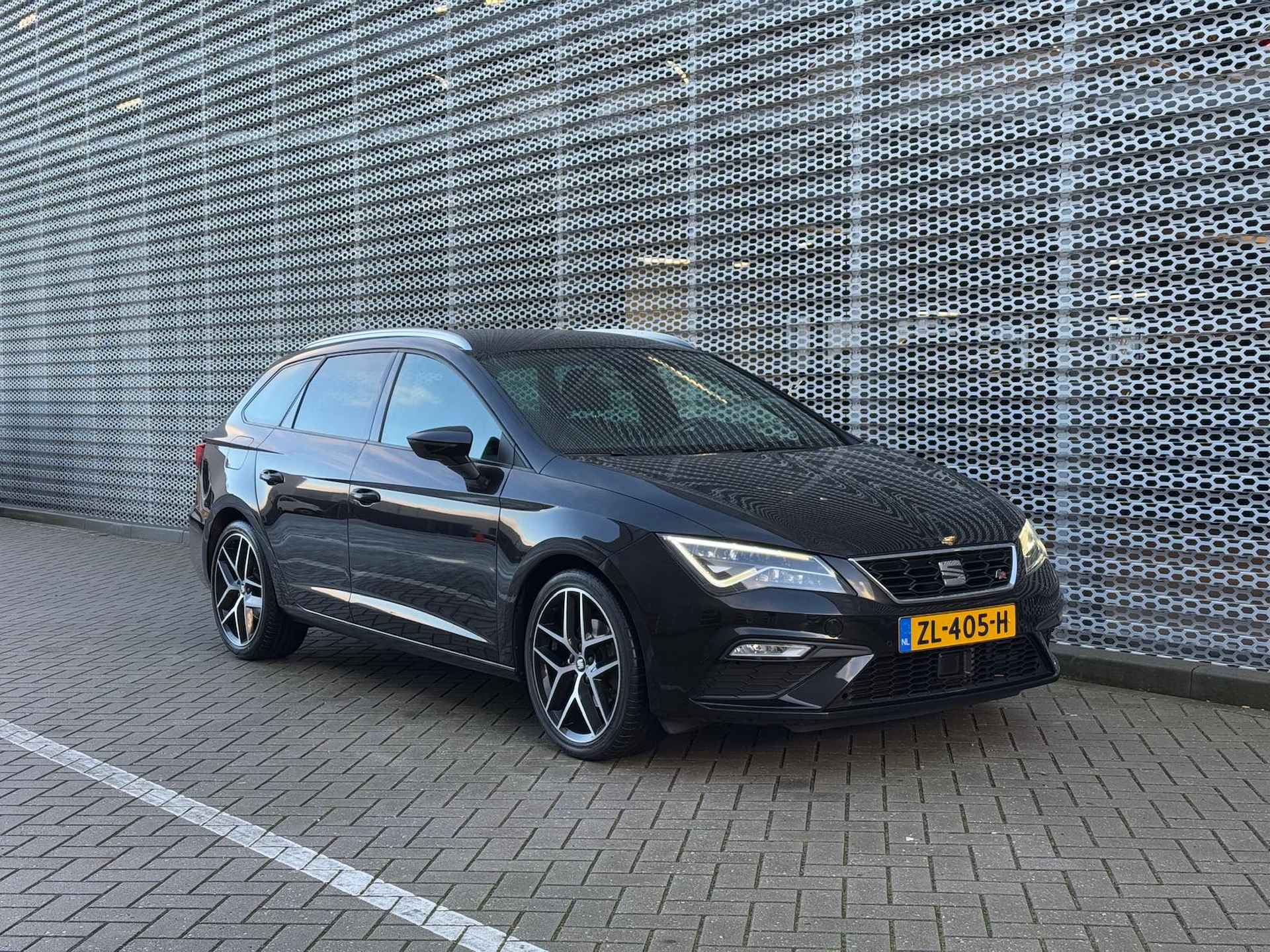 SEAT León ST 1.5 TSI FR Business Intense / Digitale Cockpit / Achteruitrijcamera / Full-LED / Keyless Entry-Start / 18" LMV ** - 10/28