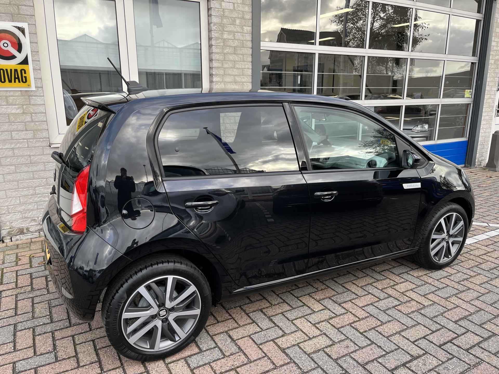 SEAT Mii Electric Edition / PARK. SENSOREN/ CRUISE/ STOEL VERWARM./ BLUETOOTH/ VOORRUIT VERWARM./ CLIMA/ DAB/ 16" LMV/ - 32/35