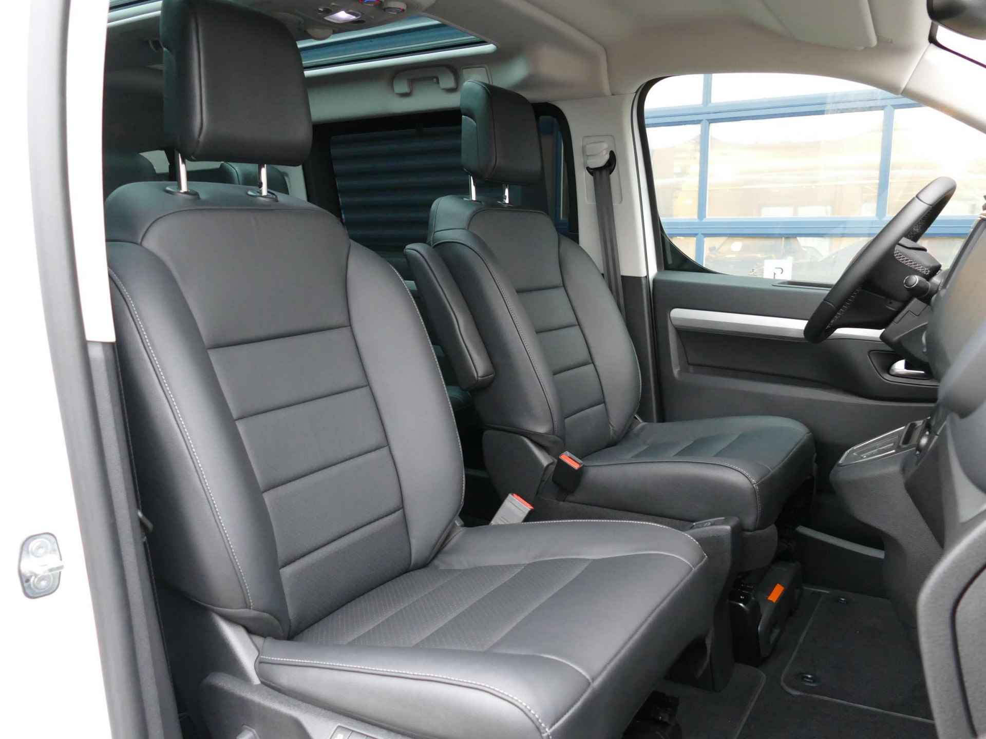 Peugeot e-Traveller 75 kWh Business Long VIP | 8-persoons | Stoelverwarming | Camera | Keyless | Panorama dak | SNEL LEVERBAAR - 6/33