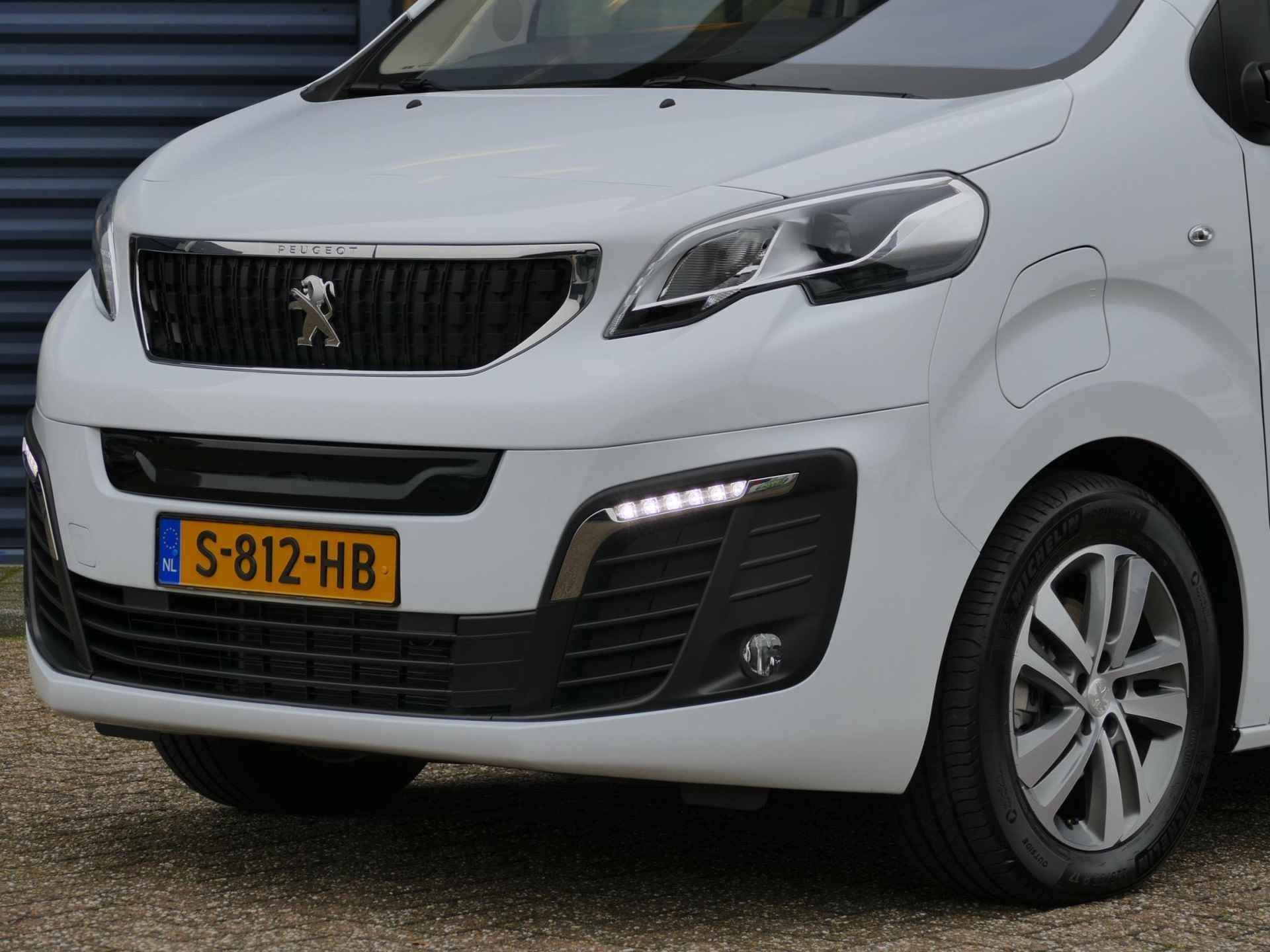 Peugeot e-Traveller 75 kWh Business Long VIP | 8-persoons | Stoelverwarming | Camera | Keyless | Panorama dak | SNEL LEVERBAAR - 15/33