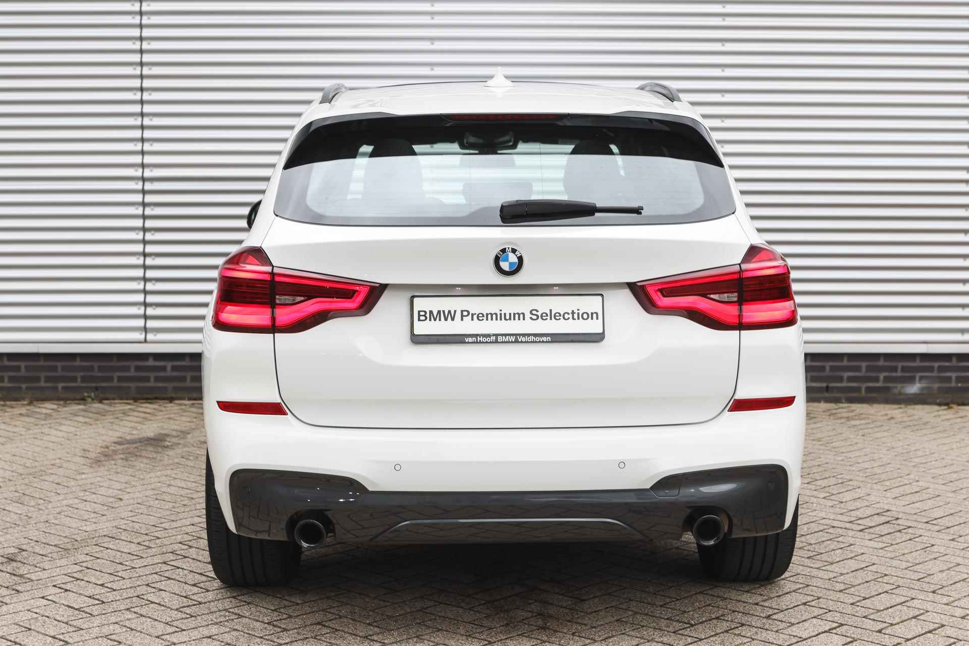 BMW X3 xDrive20i High Executive M Sport Automaat / Panoramadak / Sportstoelen / Adaptieve LED / Live Cockpit Professional / M Sportonderstel / Leder - 16/34