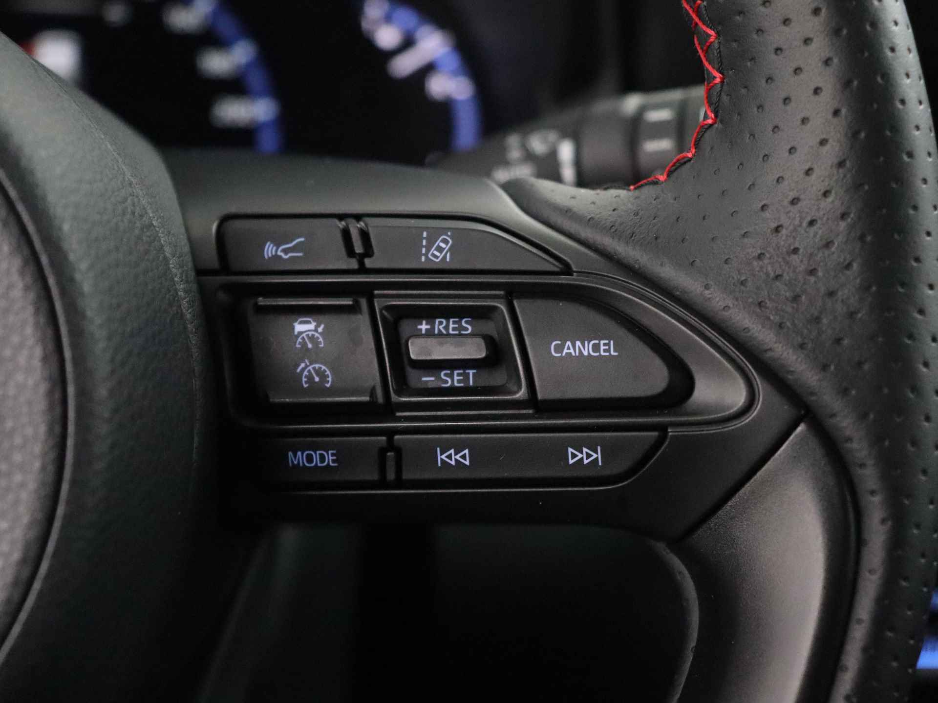 Toyota Yaris Cross 1.5 Hybrid GR Sport | JBL | NL-auto | Dodehoek detector | Parkeersensoren voor & achter | - 23/43