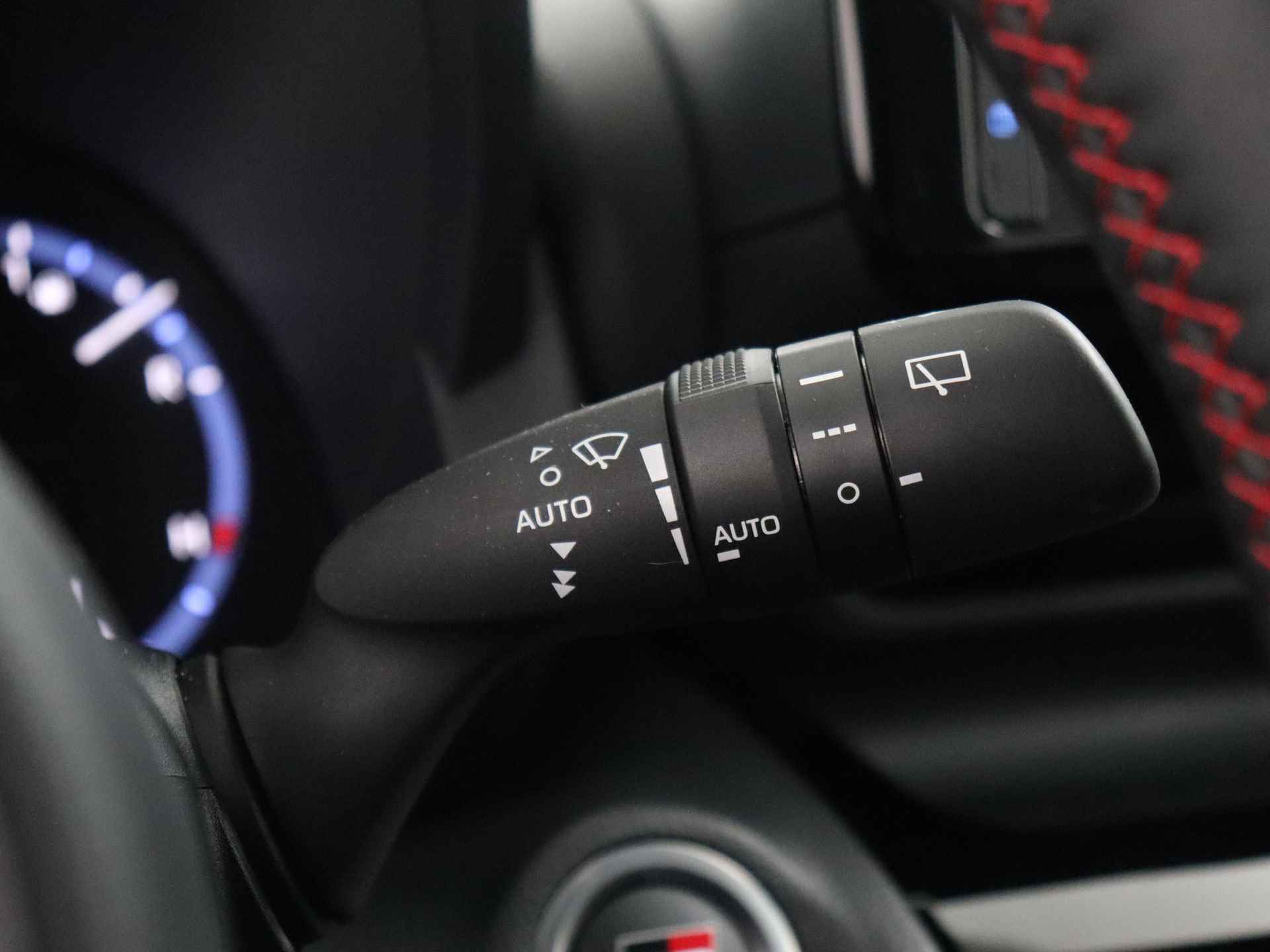 Toyota Yaris Cross 1.5 Hybrid GR Sport | JBL | NL-auto | Dodehoek detector | Parkeersensoren voor & achter | - 25/43