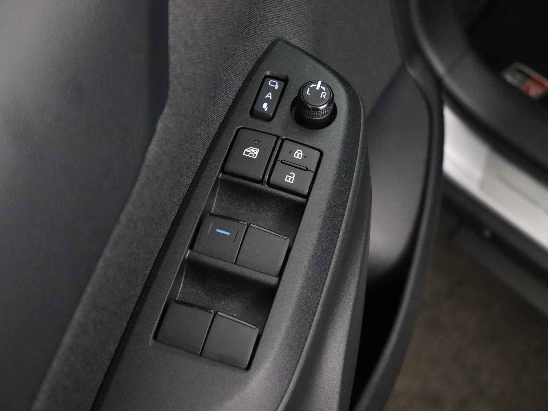 Toyota Yaris Cross 1.5 Hybrid GR Sport | JBL | NL-auto | Dodehoek detector | Parkeersensoren voor & achter | - 32/43