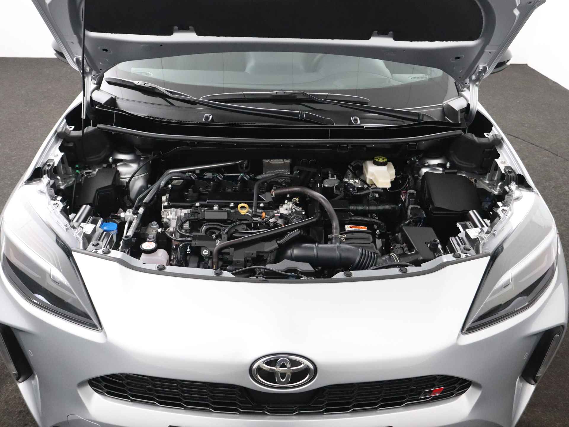 Toyota Yaris Cross 1.5 Hybrid GR Sport | JBL | NL-auto | Dodehoek detector | Parkeersensoren voor & achter | - 39/43