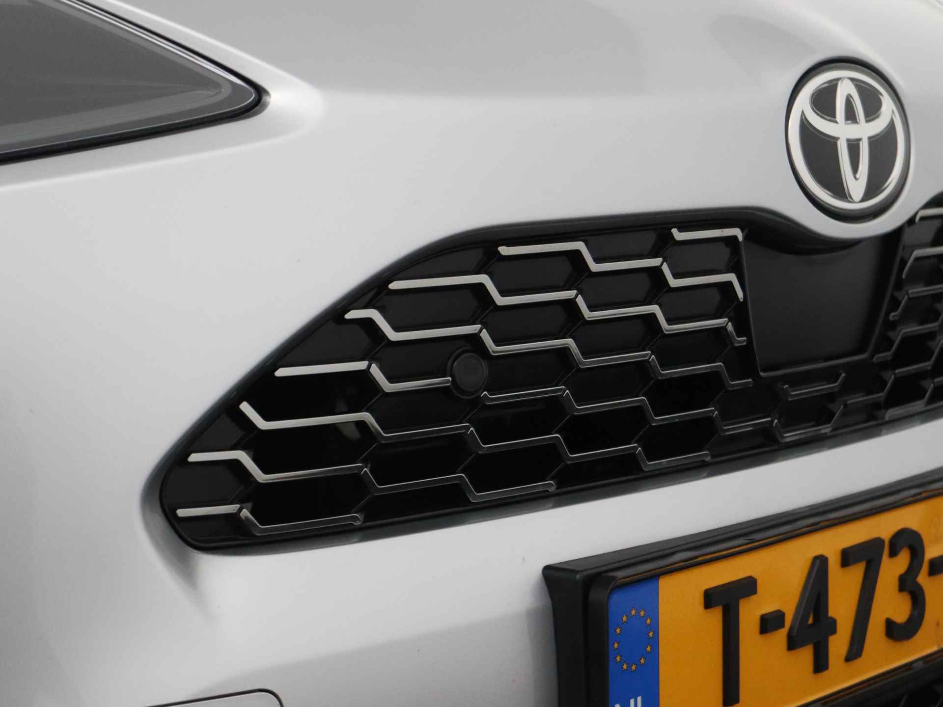 Toyota Yaris Cross 1.5 Hybrid GR Sport | JBL | NL-auto | Dodehoek detector | Parkeersensoren voor & achter | - 40/43