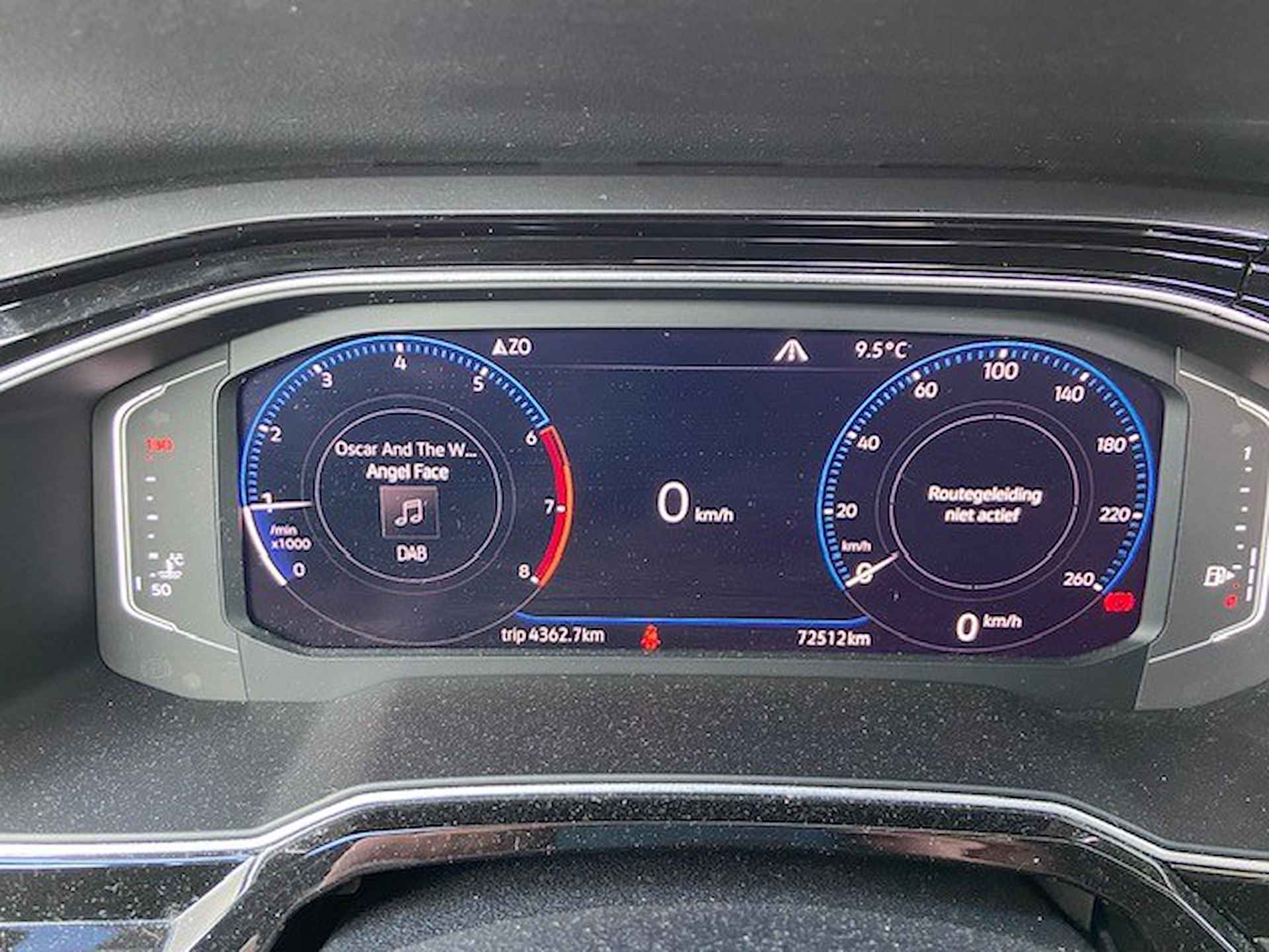 Volkswagen Polo 1.0 TSI Highline Metallic/115 pk/  R line int. + ext./ Digitale Cockpit/ Panoramadak/  Clima/ Navi/ Led/Parkeer sensor V. + A. / 17 lmv - 17/23