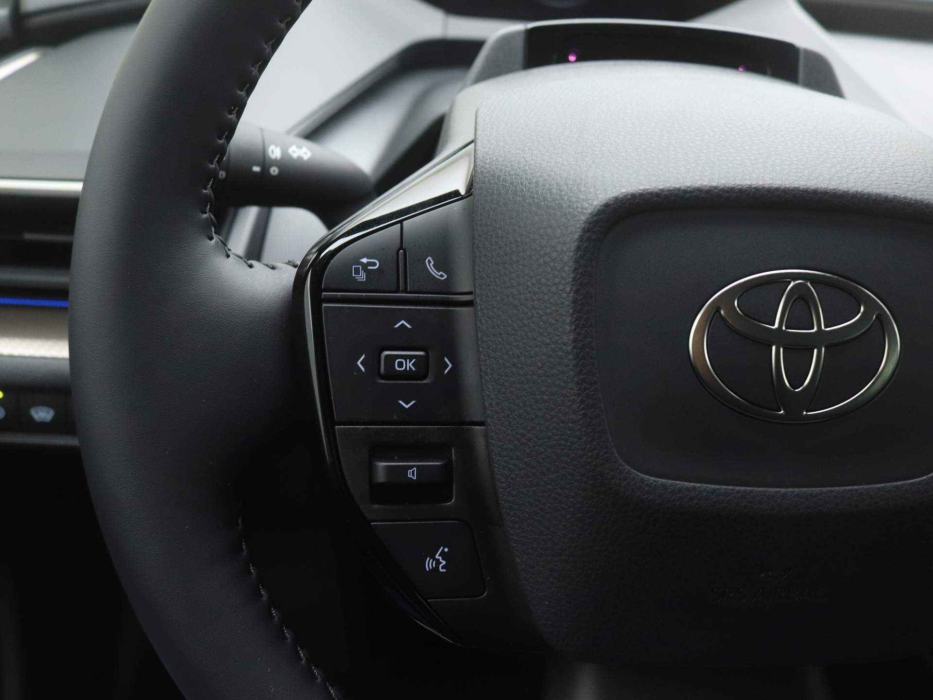 Toyota Prius 2.0 Plug-in Executive *Demo* | 2024 Model | - 20/39