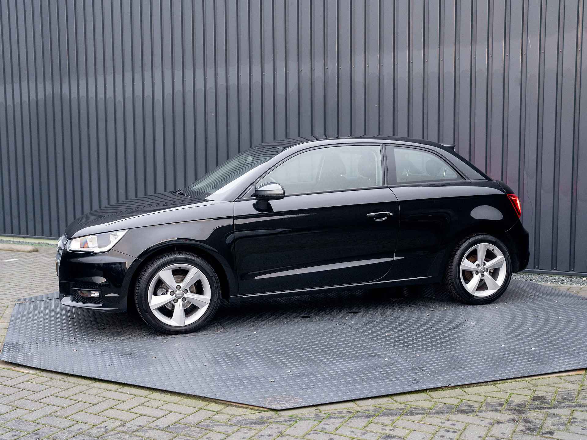 Audi A1 1.0 TFSI Design Pro Line Plus | Stoelverw. | Cruisecontrol | Parkeersensoren | Prijs Rijklaar!! - 3/44