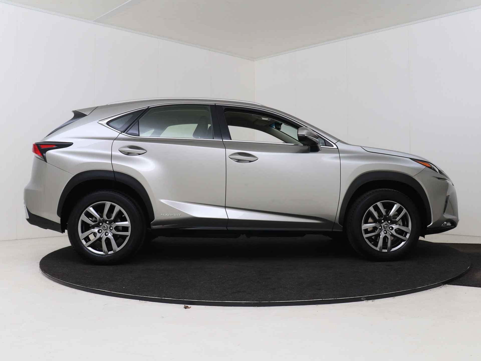 Lexus NX 300h AWD Business Line | Parkeersensoren | Lederen Bekleding | Stoelverwarming | - 15/45