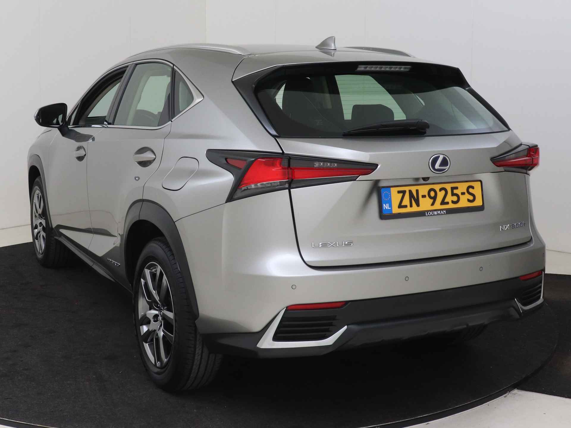 Lexus NX 300h AWD Business Line | Parkeersensoren | Lederen Bekleding | Stoelverwarming | - 16/45