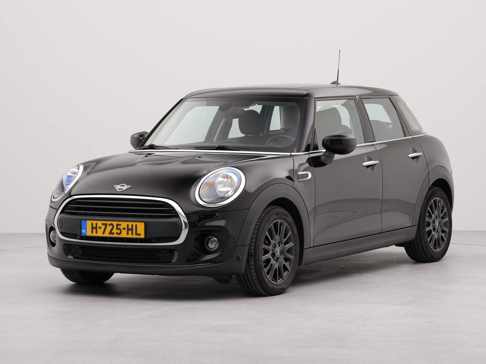 MINI One 1.5 One Salt Airco 2 zones | PDC | sport lederen stuurwiel |