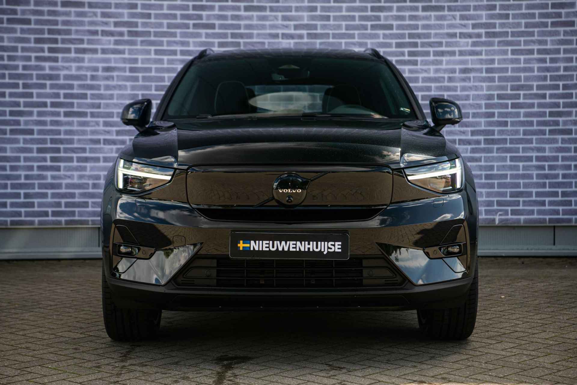 Volvo EX40 Twin Motor Performance Ultra Black Edition 82 kWh | Uit Voorraad Leverbaar | Panoramadak | Lightning Pack | Power Seats | Full Options | - 10/40