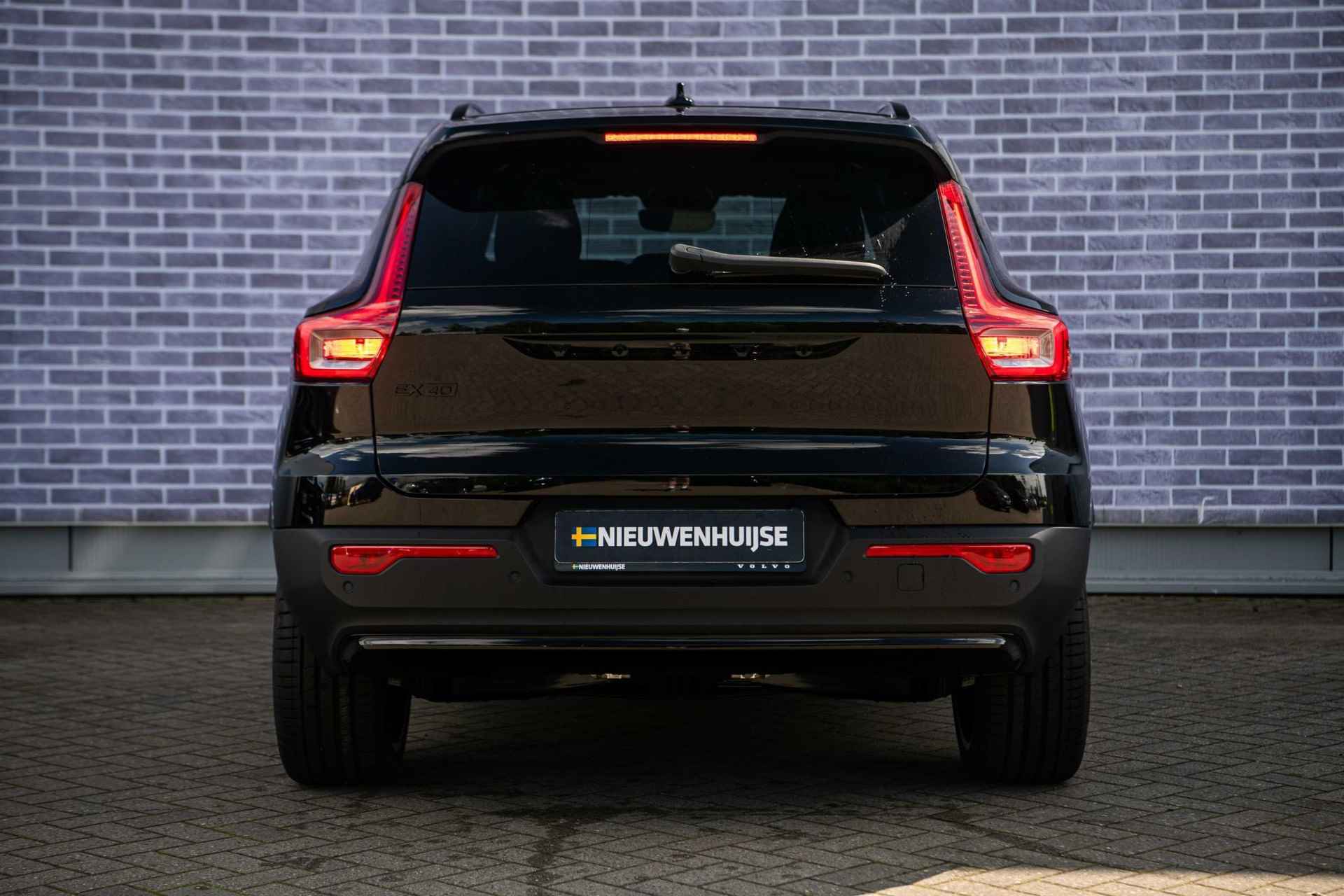 Volvo EX40 Twin Motor Performance Ultra Black Edition 82 kWh | Uit Voorraad Leverbaar | Panoramadak | Lightning Pack | Power Seats | Full Options | - 11/40