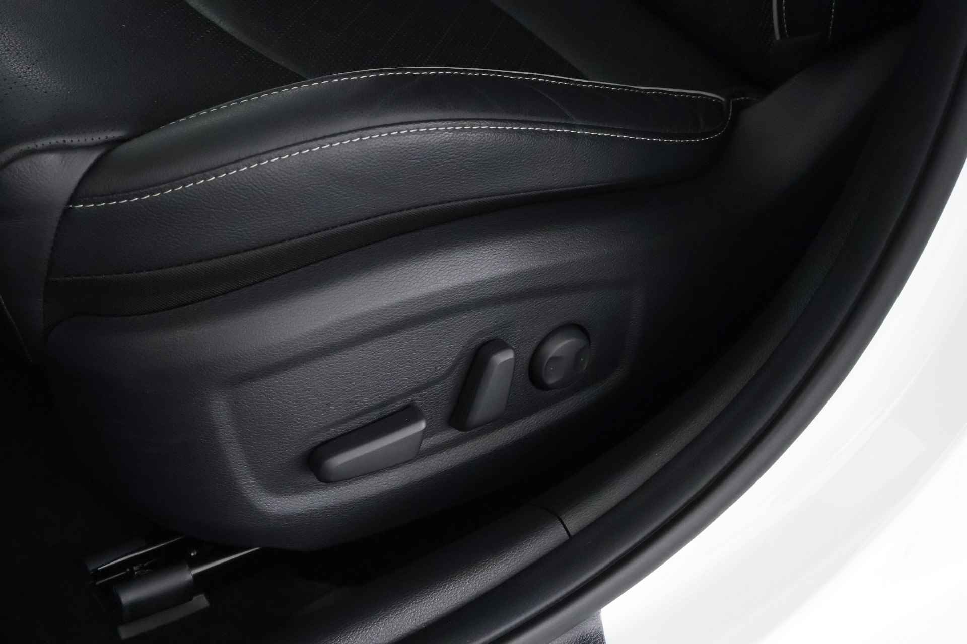 Kia Ceed Sportswagon 1.6 GDI PHEV Platinum Edition / Opendak / Leder / LED / Aut / ACC / CarPlay - 31/35