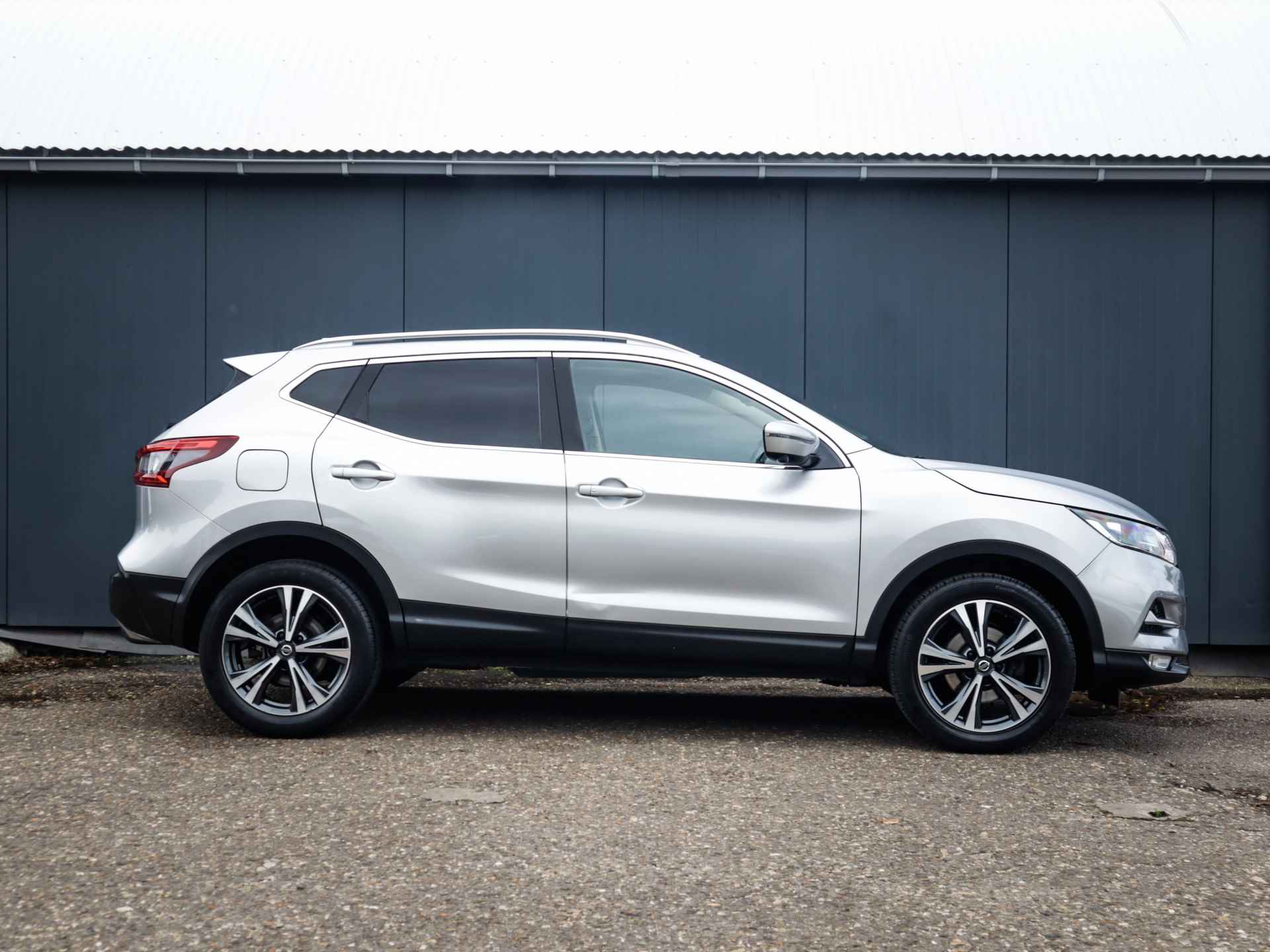 Nissan QASHQAI 1.2 N-Connecta (116 PK) 2e-Eig, Nwe Motor + Autom.- 12-Mnd-BOVAG, NL-Auto, Trekhaak, Panoramadak, Navigatie, Cruisecontrol, Keyless-Entry/Start, Achteruitrijcamera, Bluetooth, Parkeersensoren-V+A, DAB Licht-Zicht-Pakket, Lm-Velgen-18Inch, Privacy-Glas - 5/38