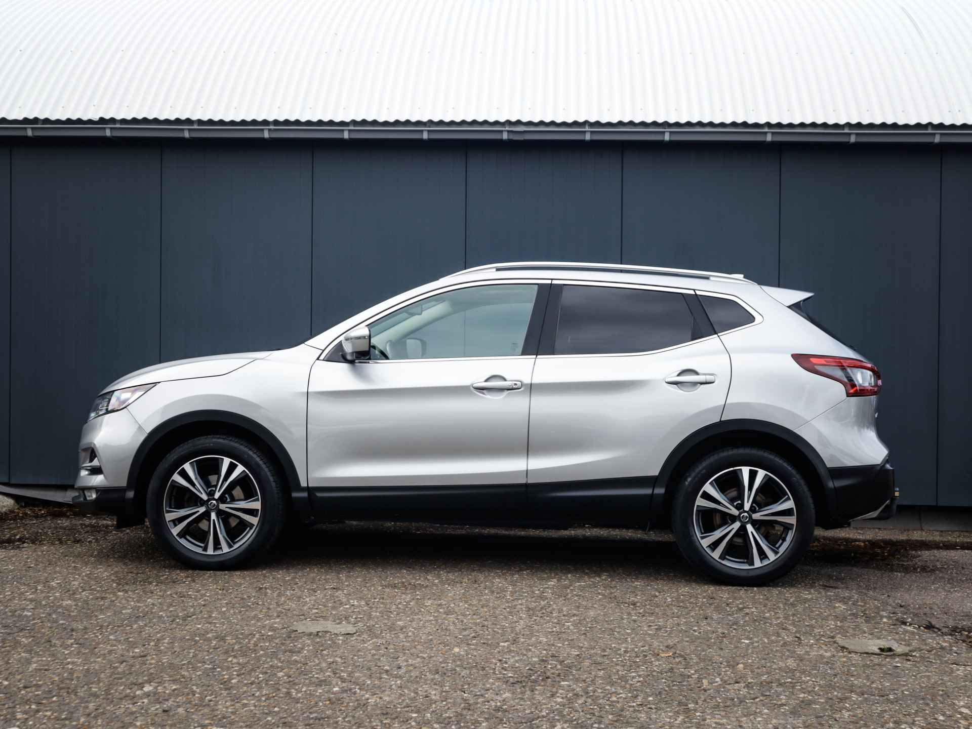 Nissan QASHQAI 1.2 N-Connecta (116 PK) 2e-Eig, Nwe Motor + Autom.- 12-Mnd-BOVAG, NL-Auto, Trekhaak, Panoramadak, Navigatie, Cruisecontrol, Keyless-Entry/Start, Achteruitrijcamera, Bluetooth, Parkeersensoren-V+A, DAB Licht-Zicht-Pakket, Lm-Velgen-18Inch, Privacy-Glas - 16/38