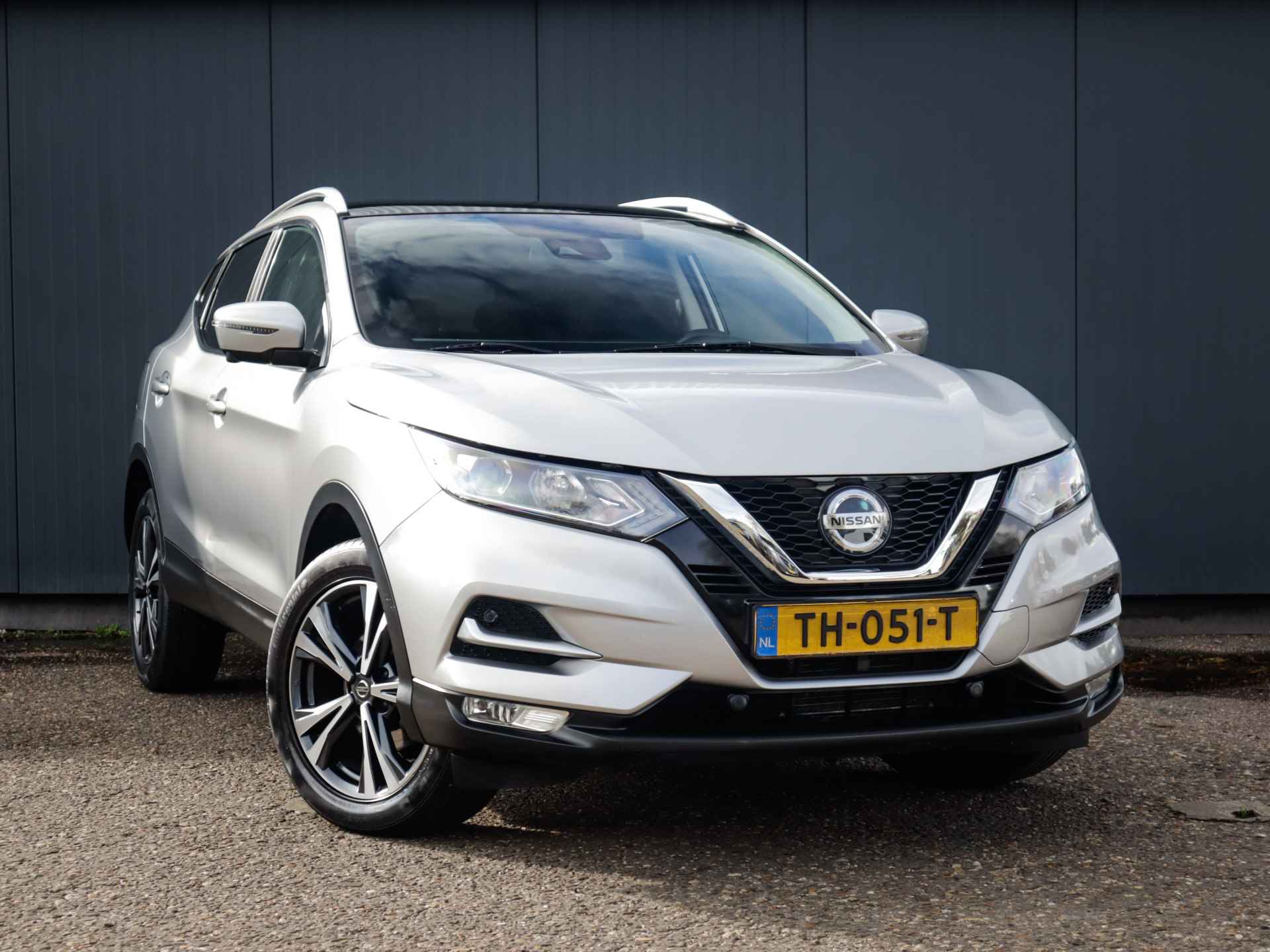 Nissan QASHQAI 1.2 N-Connecta (116 PK) 2e-Eig, Nwe Motor + Autom.- 12-Mnd-BOVAG, NL-Auto, Trekhaak, Panoramadak, Navigatie, Cruisecontrol, Keyless-Entry/Start, Achteruitrijcamera, Bluetooth, Parkeersensoren-V+A, DAB Licht-Zicht-Pakket, Lm-Velgen-18Inch, Privacy-Glas - 18/38