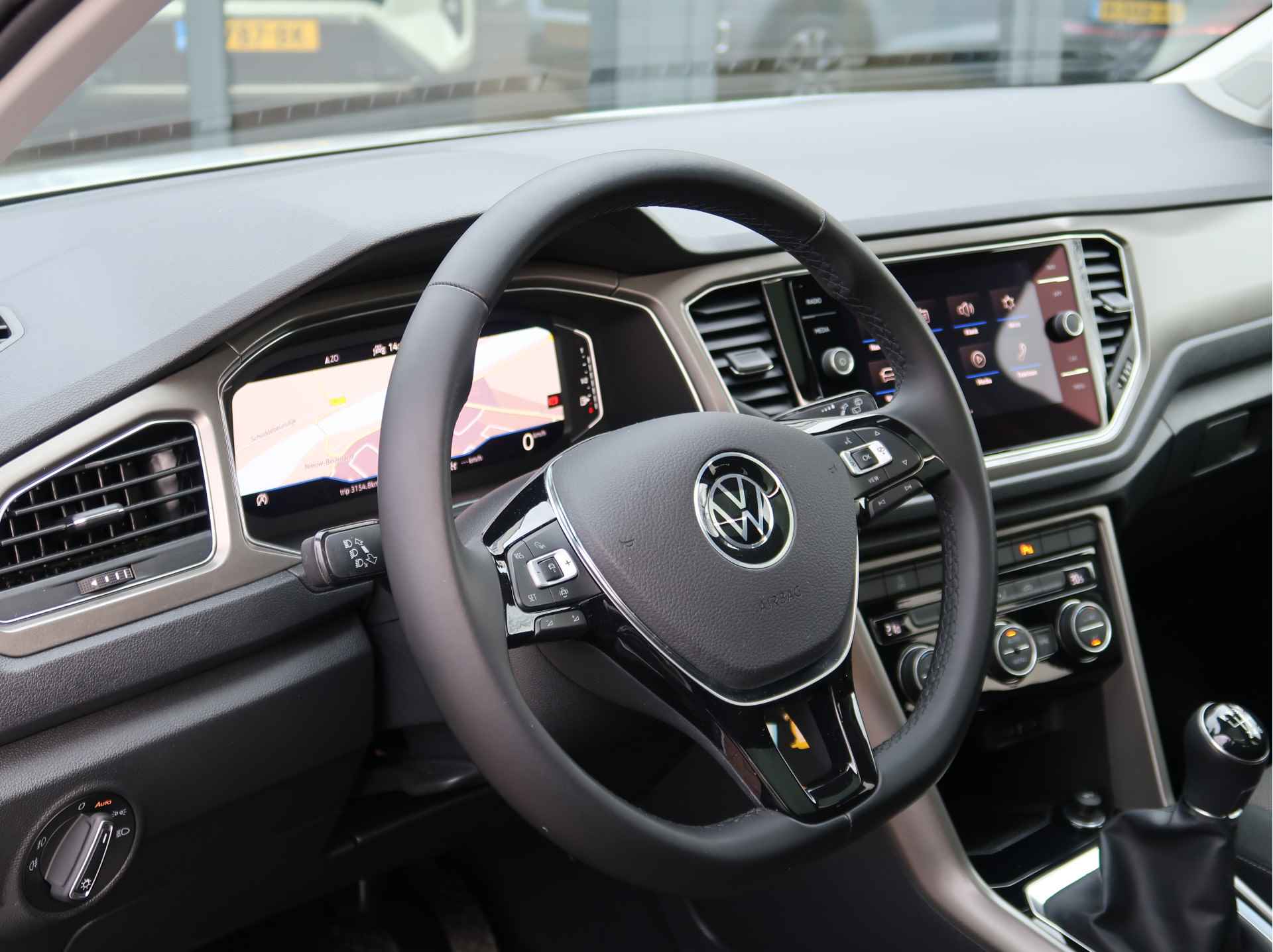 Volkswagen T-Roc 1.0 TSI Style Business | Panoramadak | Led | Virtual | Camera | 18'' | - 10/33