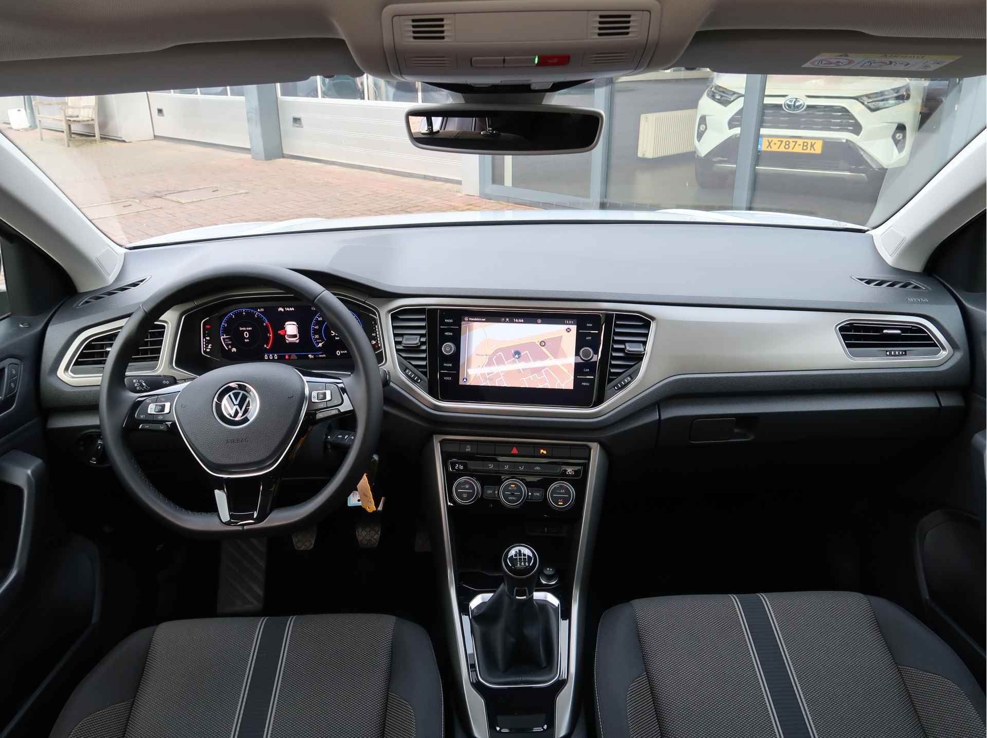 Volkswagen T-Roc 1.0 TSI Style Business | Panoramadak | Led | Virtual | Camera | 18'' | - 13/33