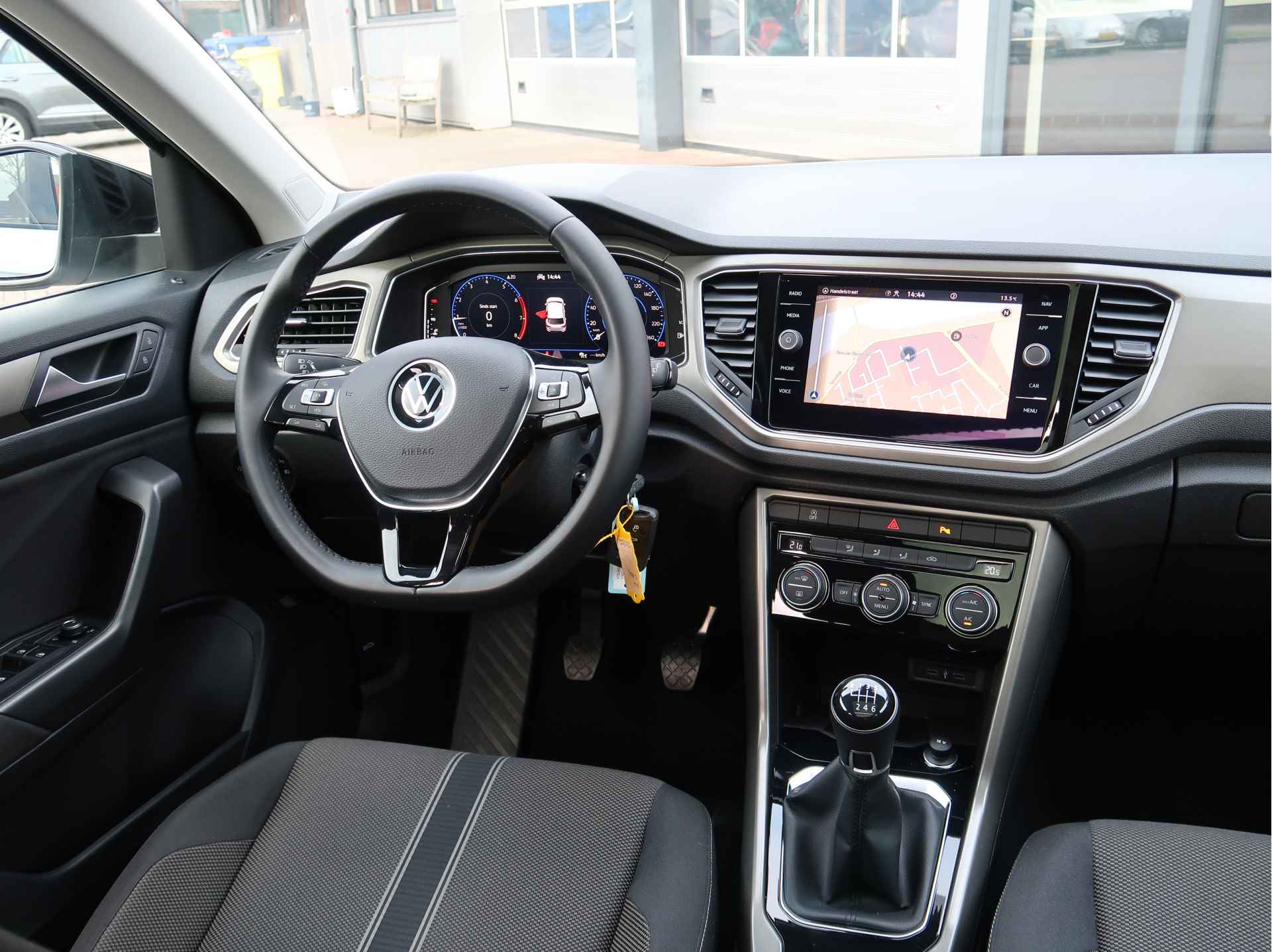 Volkswagen T-Roc 1.0 TSI Style Business | Panoramadak | Led | Virtual | Camera | 18'' | - 14/33