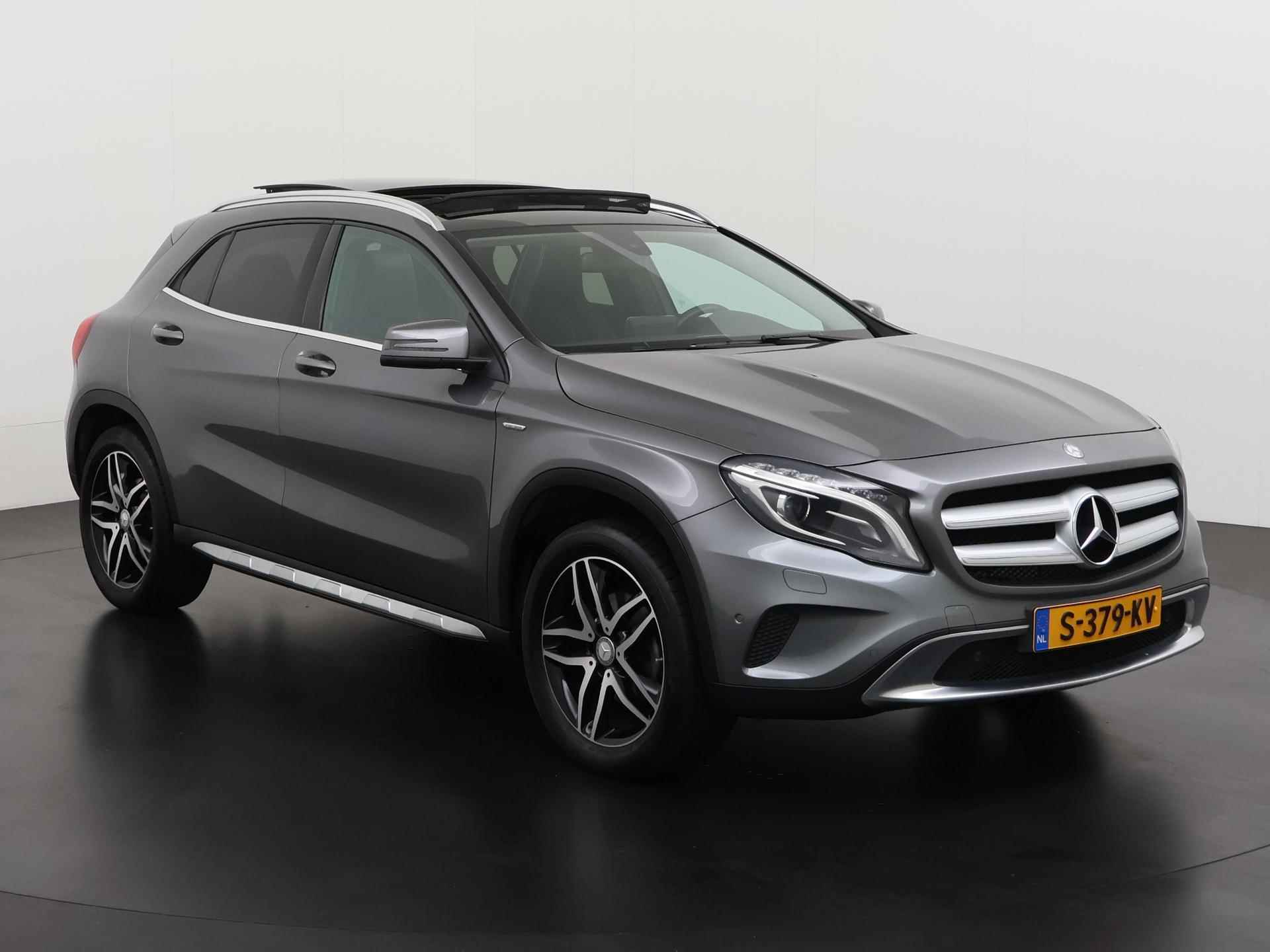 Mercedes-Benz GLA-klasse 180 Ambition | Trekhaak | Panoramadak | Navigatie | Zondag Open! - 30/37