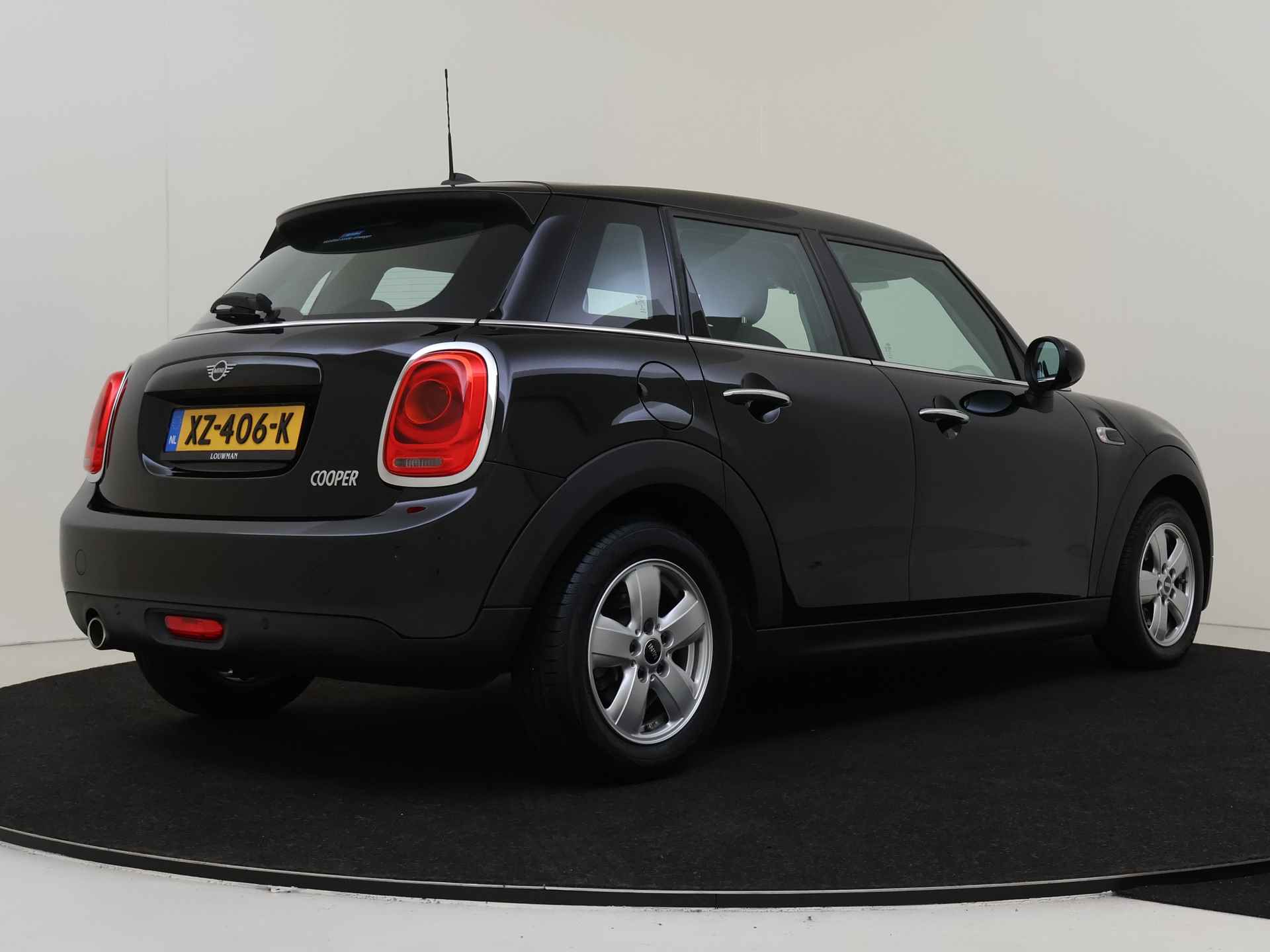 MINI 5-deurs 1.5 136pk Cooper 5drs Business Edition | Navigatie | Parkeersensoren | Airco | Cruise Control | - 3/43