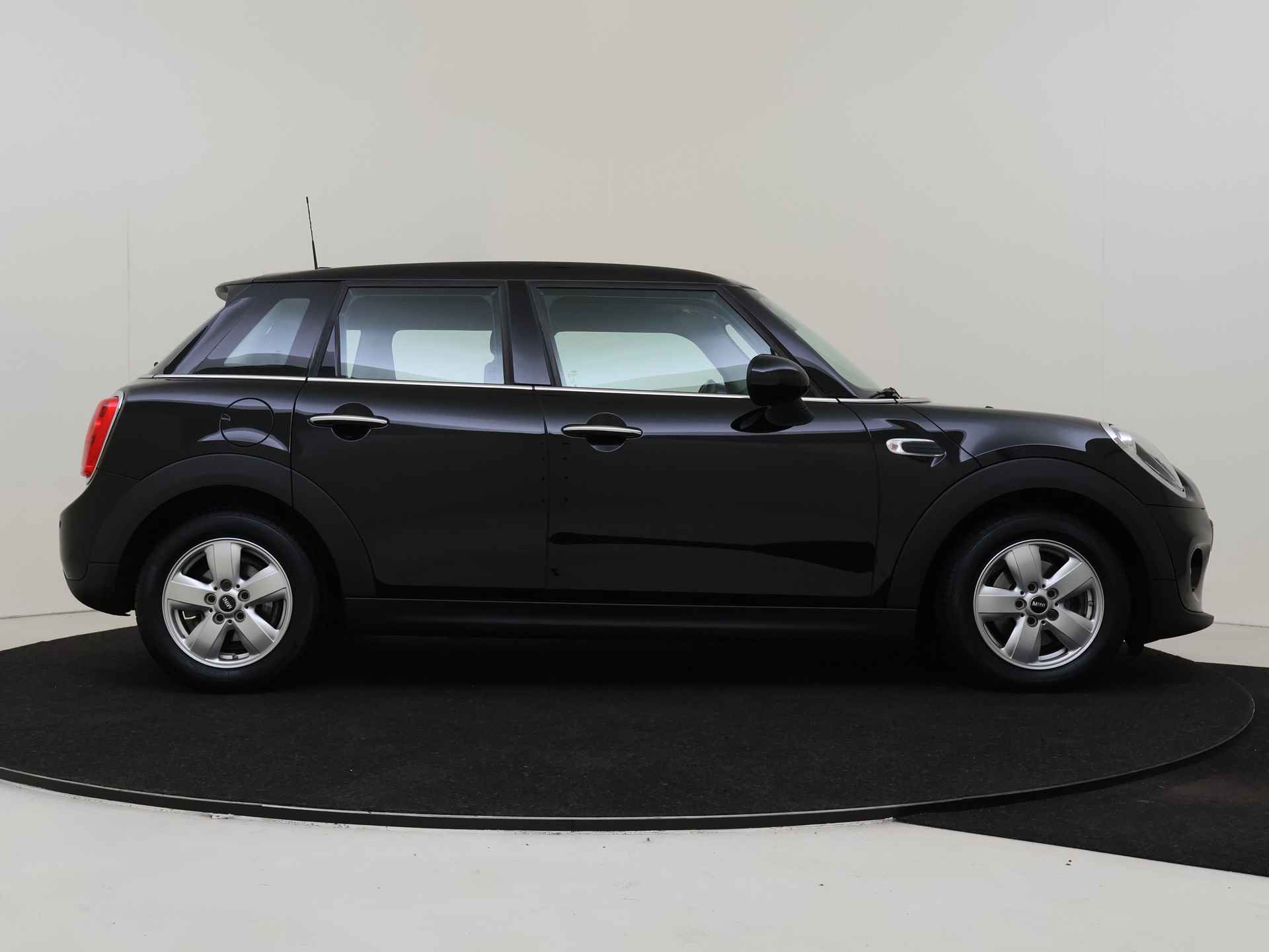 MINI 5-deurs 1.5 136pk Cooper 5drs Business Edition | Navigatie | Parkeersensoren | Airco | Cruise Control | - 17/43