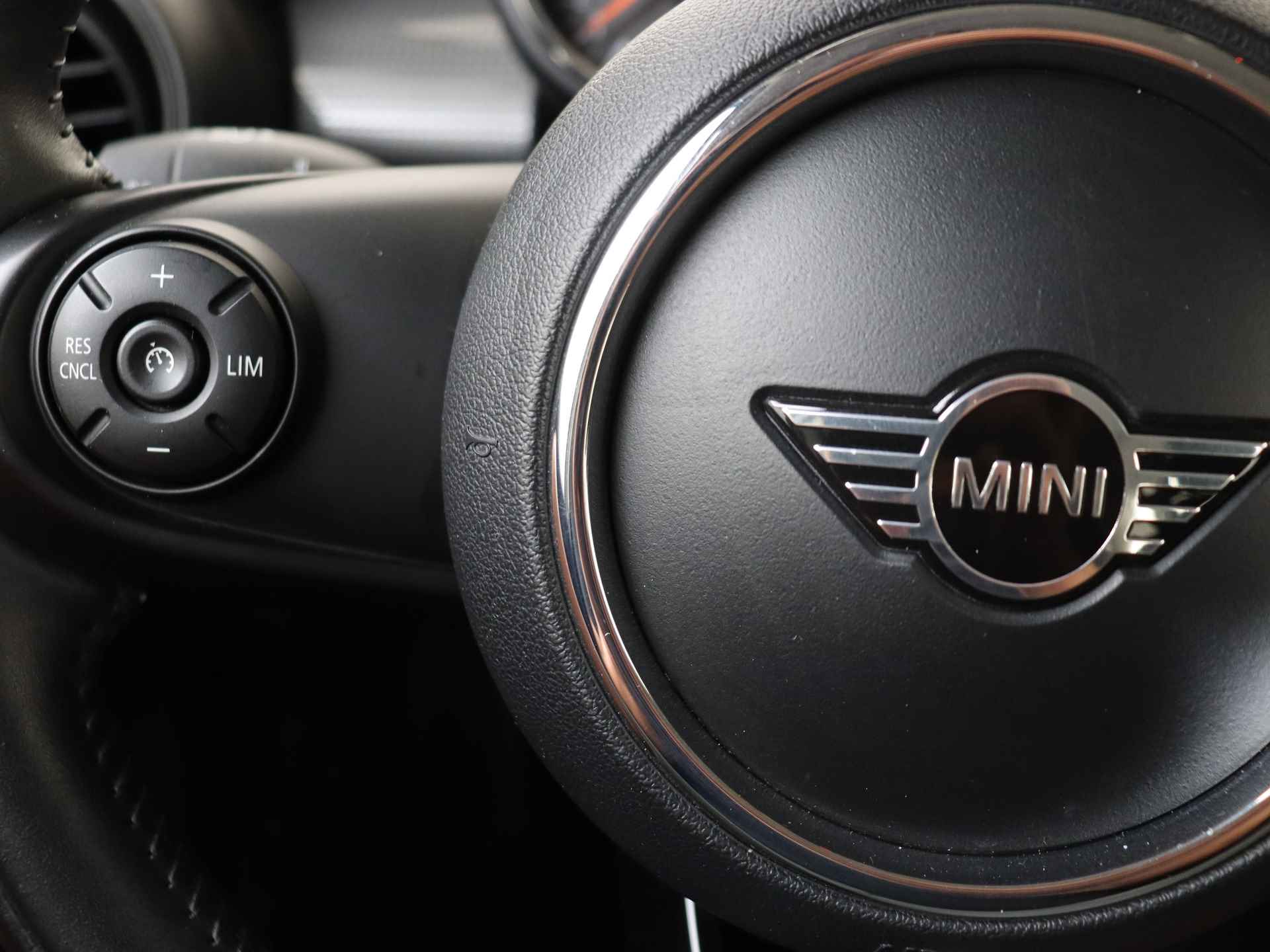 MINI 5-deurs 1.5 136pk Cooper 5drs Business Edition | Navigatie | Parkeersensoren | Airco | Cruise Control | - 23/43