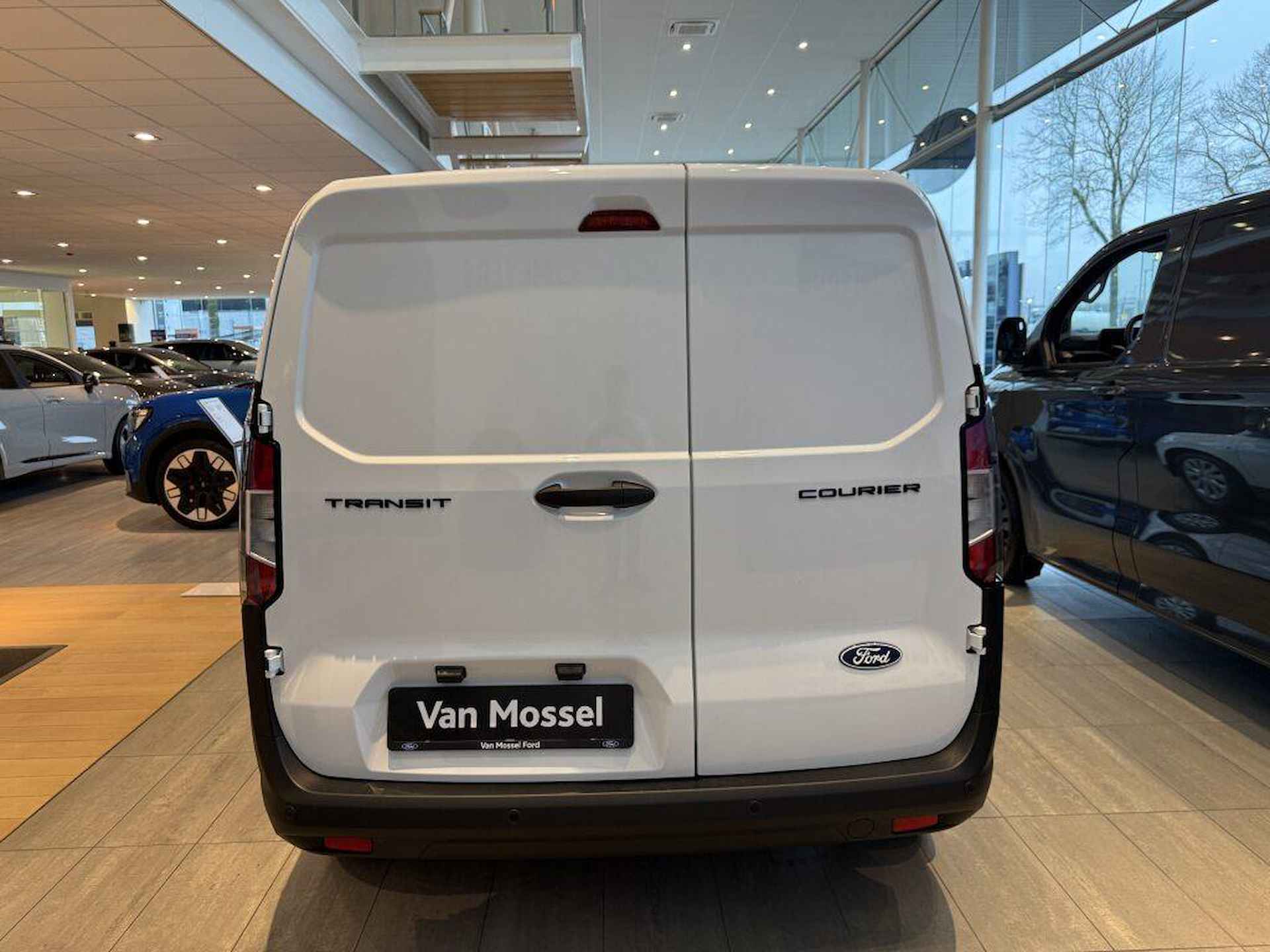 Ford Transit Courier | Voorraad auto! | Frozen White | LED Dagrijverlichting | LED Laadruimteverlichting - 6/18