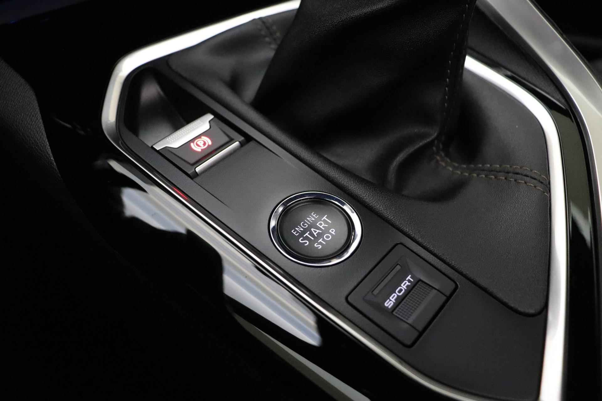 Peugeot 3008 1.2 PureTech GT Line | Panorama Dak | Navigatie | Climate & Cruise Control | 19INCH | Dodehoeksensoren | LED | - 30/38