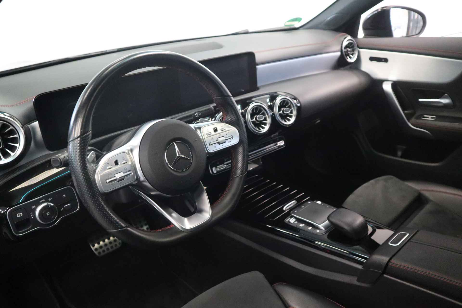 Mercedes-Benz CLA-Klasse 180 Business Solution Luxery Sfeer verlichting Panoramadak, Ambi light, Navigatie, 18LMV, Matte kleur 2 jaar garantie mogelijk* (vraag naar de voorwaarden) - 10/27