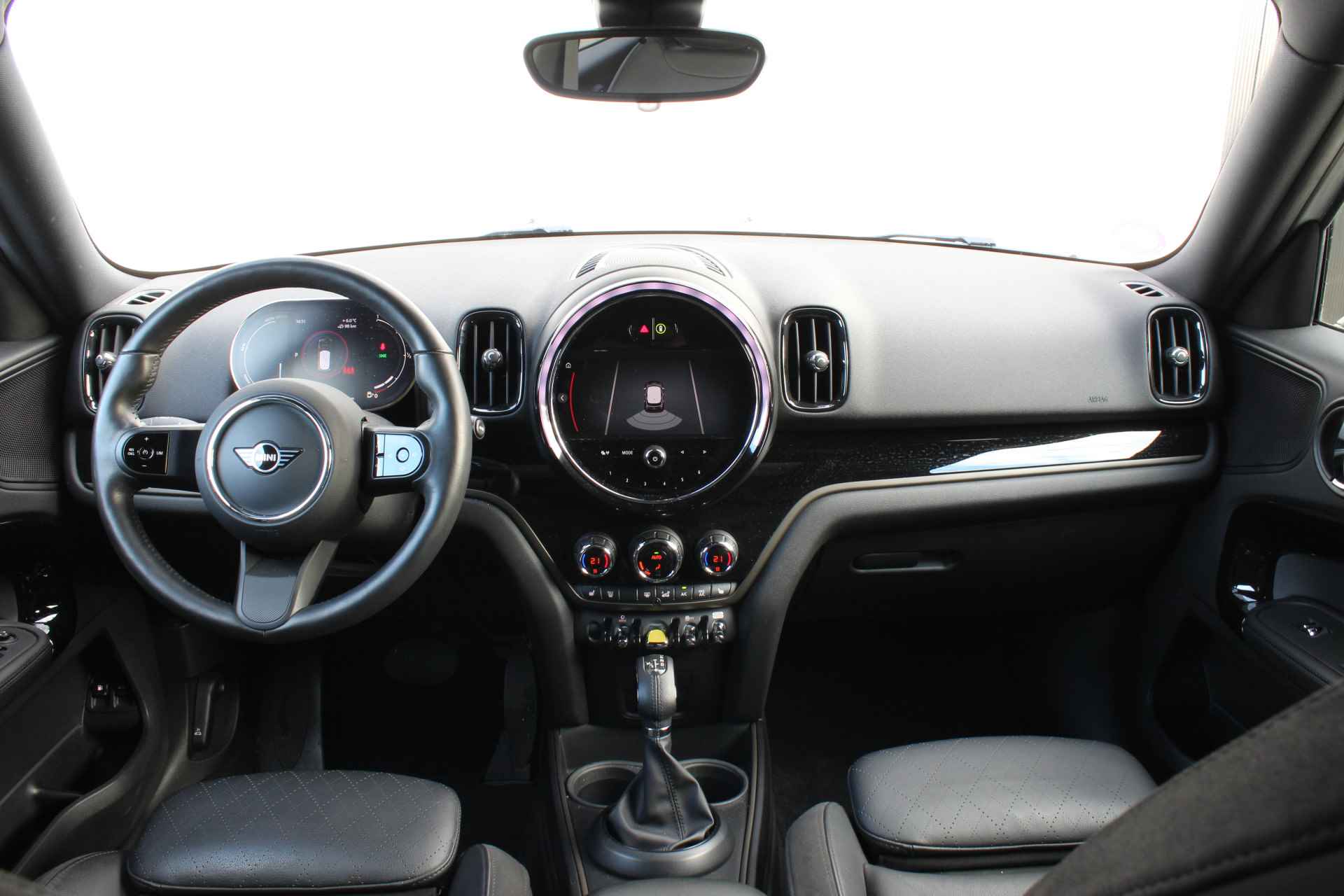 MINI Countryman Cooper S E ALL4 Classic Automaat / Panoramadak / Comfort Access / Stoelverwarming / LED / Cruise Control / PDC achter / Verwarmd stuurwiel - 8/28