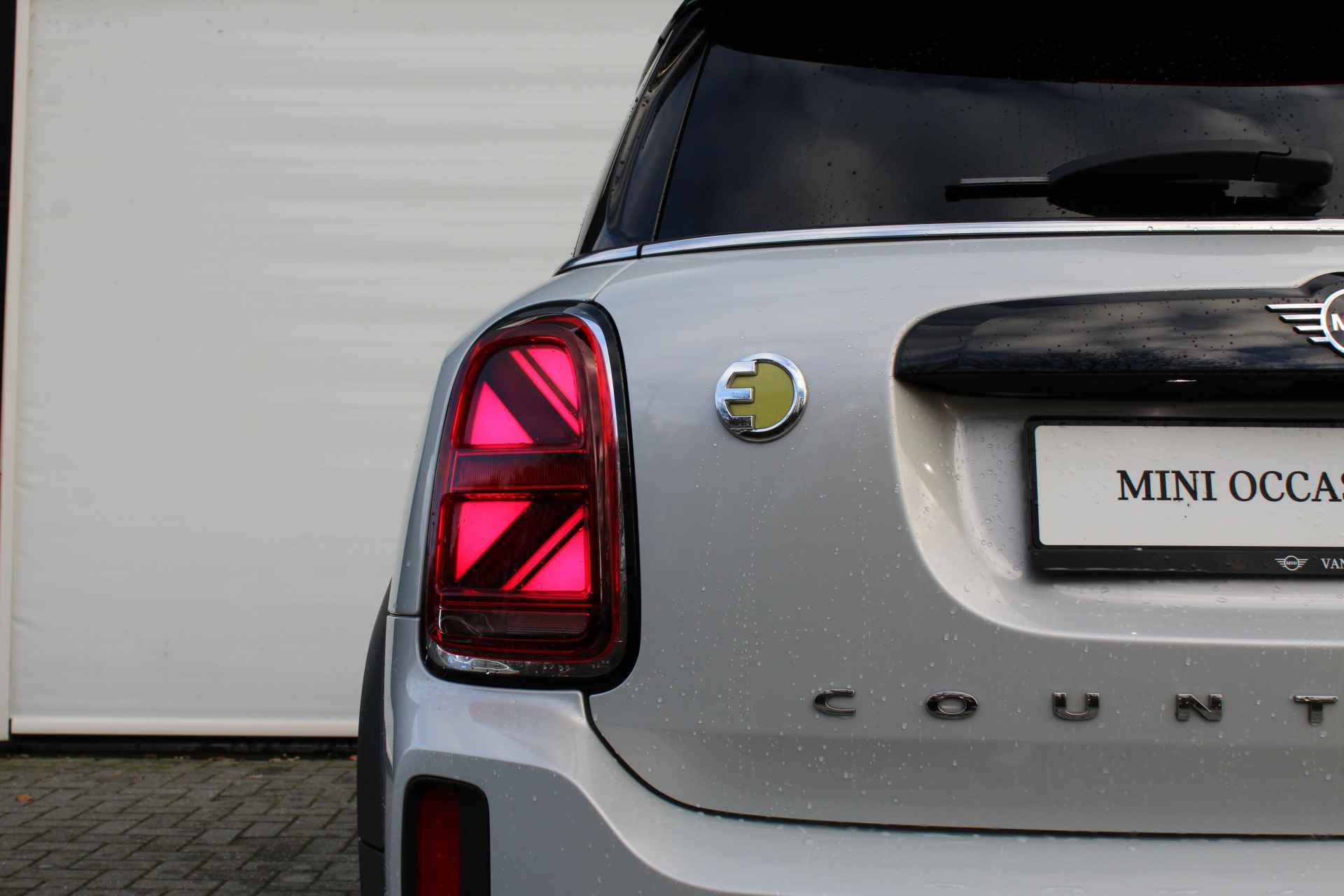 MINI Countryman Cooper S E ALL4 Classic Automaat / Panoramadak / Comfort Access / Stoelverwarming / LED / Cruise Control / PDC achter / Verwarmd stuurwiel - 19/28