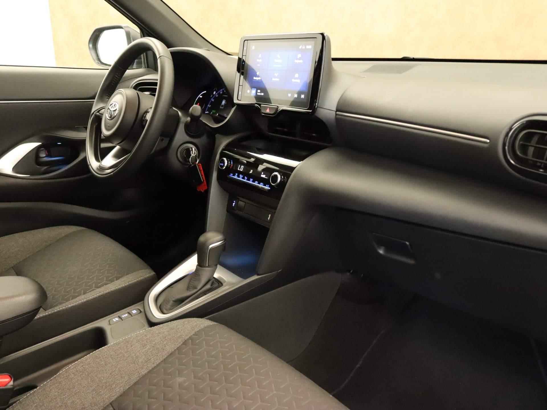 Toyota Yaris Cross 1.5 Hybrid Dynamic - NAVIGATIESYSTEEM - ACHTERUITRIJCAMERA - PARKEERSENSOREN VOOR/ ACHTER - 17 INCH LICHT METALEN VELGEN - ALL SEASON BANDEN - VOORSTOELEN VERWARMBAAR - 5/34