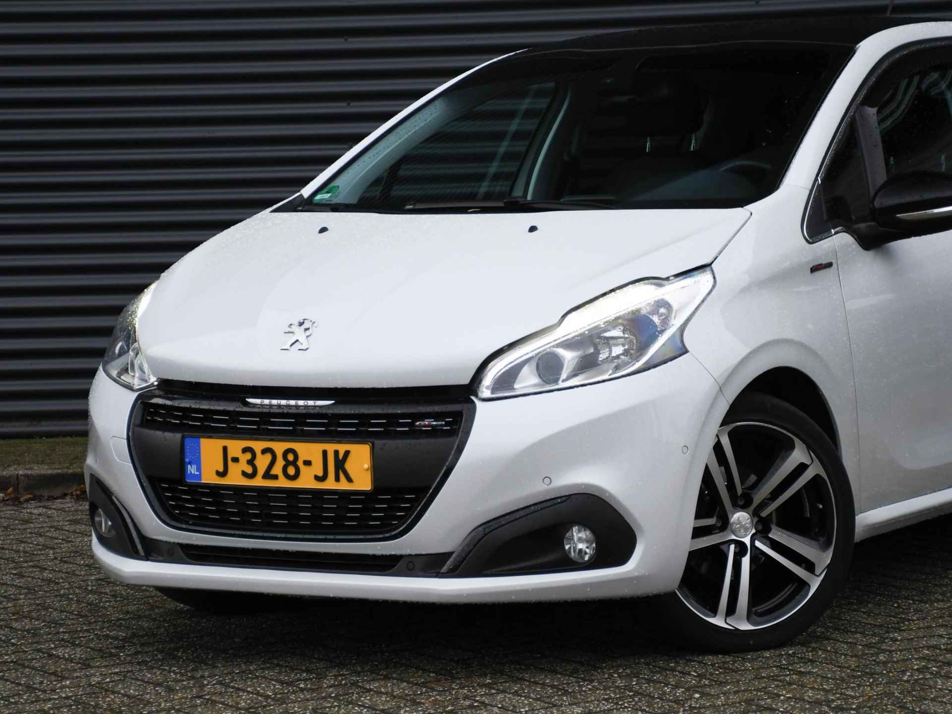 Peugeot 208 GT-Line 1.2 PureTech 110pk Automaat DAB | PDC + CAMERA | 17''LM | PARK ASSIST | CRUISE | CLIMA | NAVI - 2/29