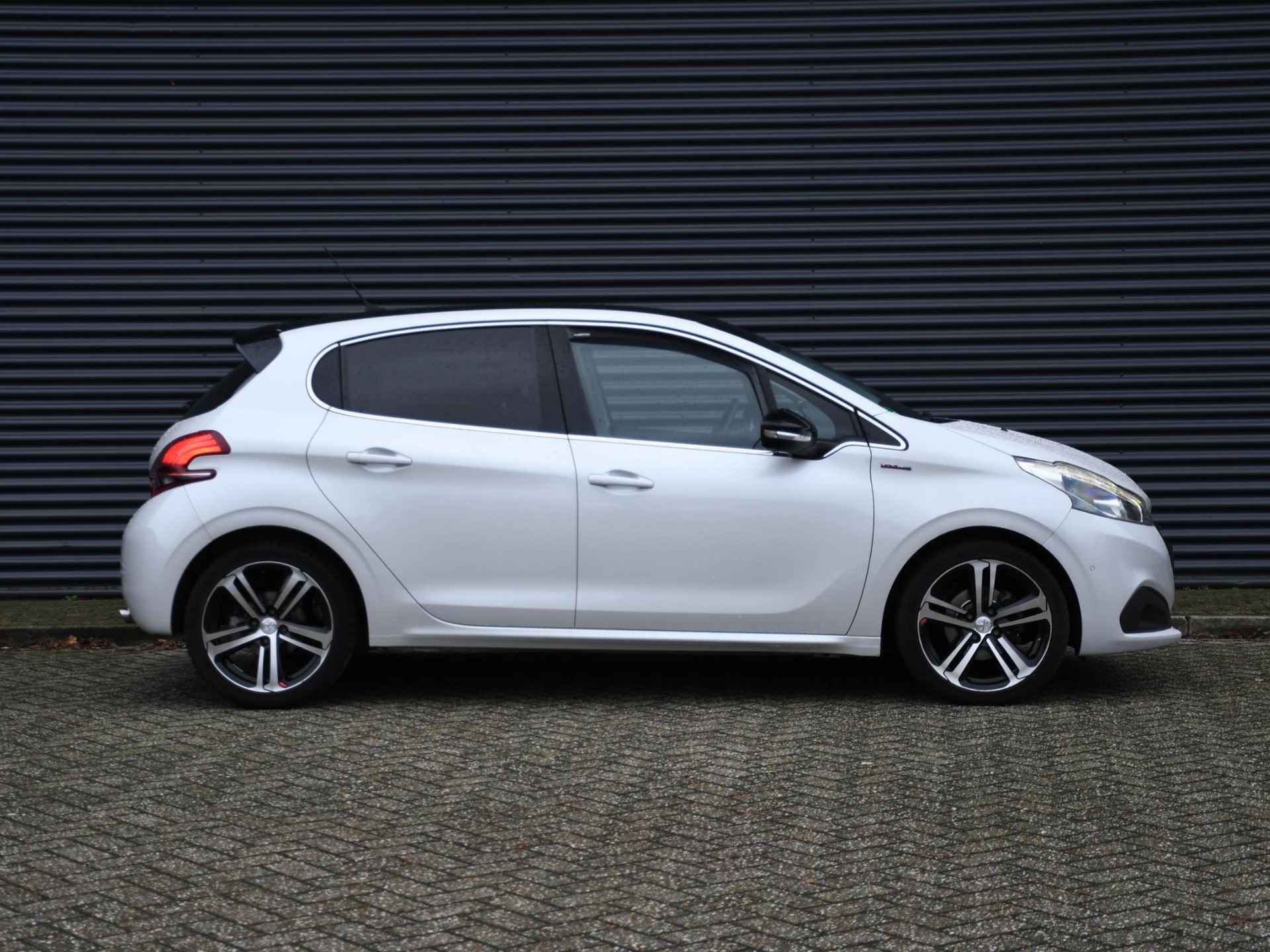 Peugeot 208 GT-Line 1.2 PureTech 110pk Automaat DAB | PDC + CAMERA | 17''LM | PARK ASSIST | CRUISE | CLIMA | NAVI - 3/29