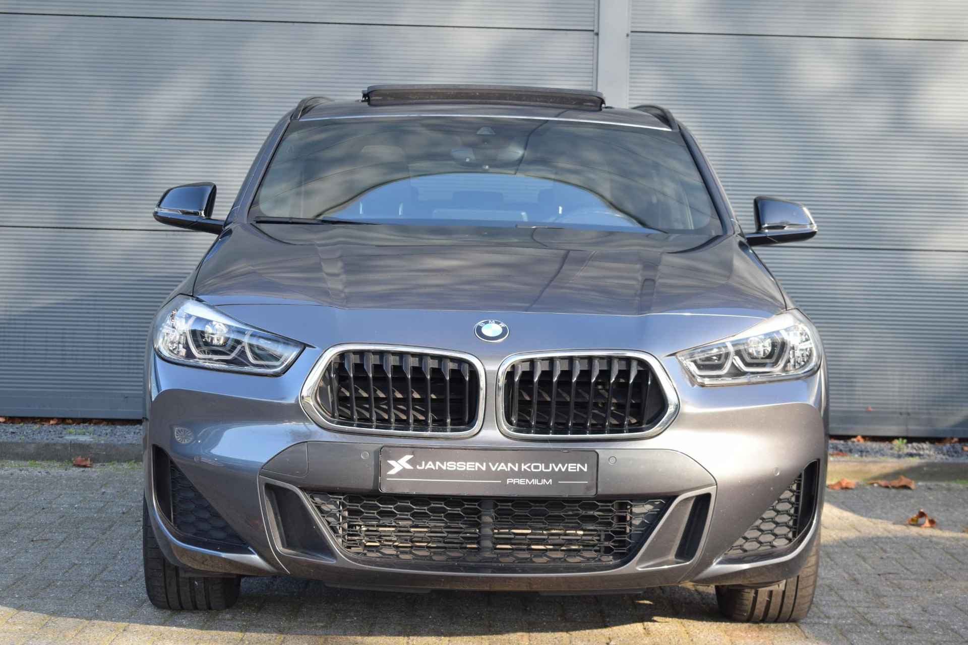 BMW X2 xDrive25e Executive / M-Sport / Pano / Head-Up Display - 2/60