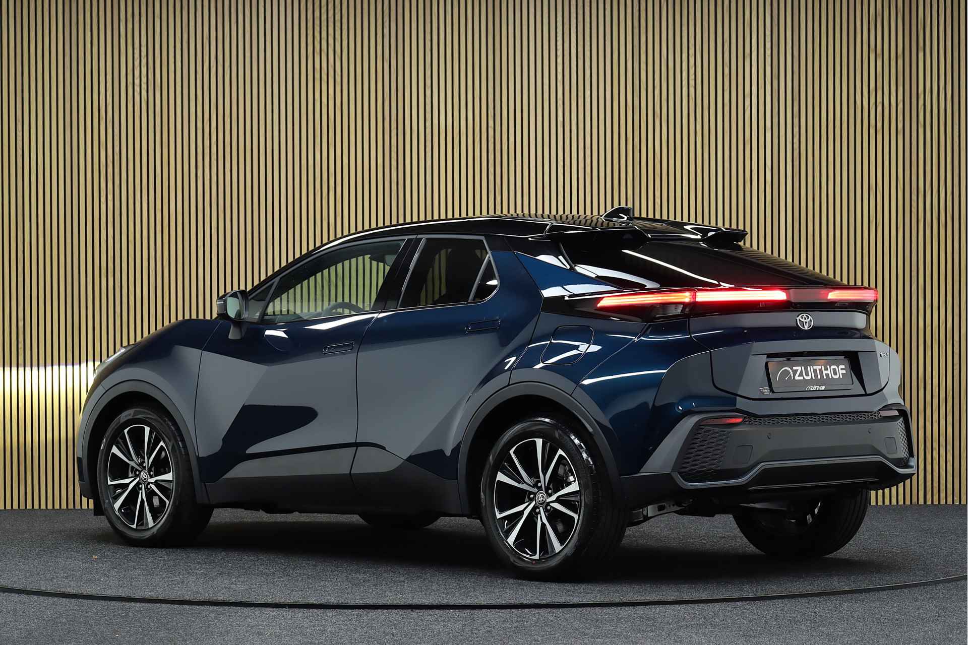 Toyota C-HR 1.8 Hybrid 140 First Edition | Nieuw uit voorraad leverbaar | Navigatie | Parkeerhulp | Winterpakket | Dodehoekdetectie - 3/38