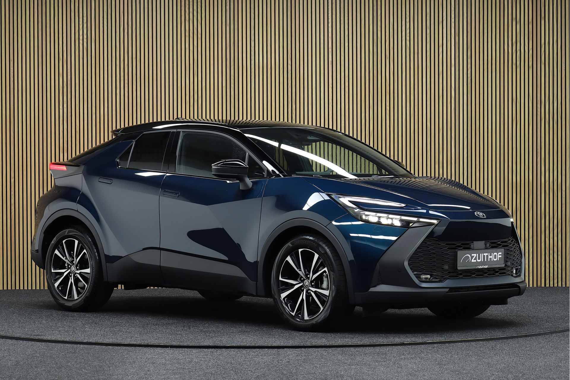 Toyota C-HR 1.8 Hybrid 140 First Edition | Nieuw uit voorraad leverbaar | Navigatie | Parkeerhulp | Winterpakket | Dodehoekdetectie - 11/38