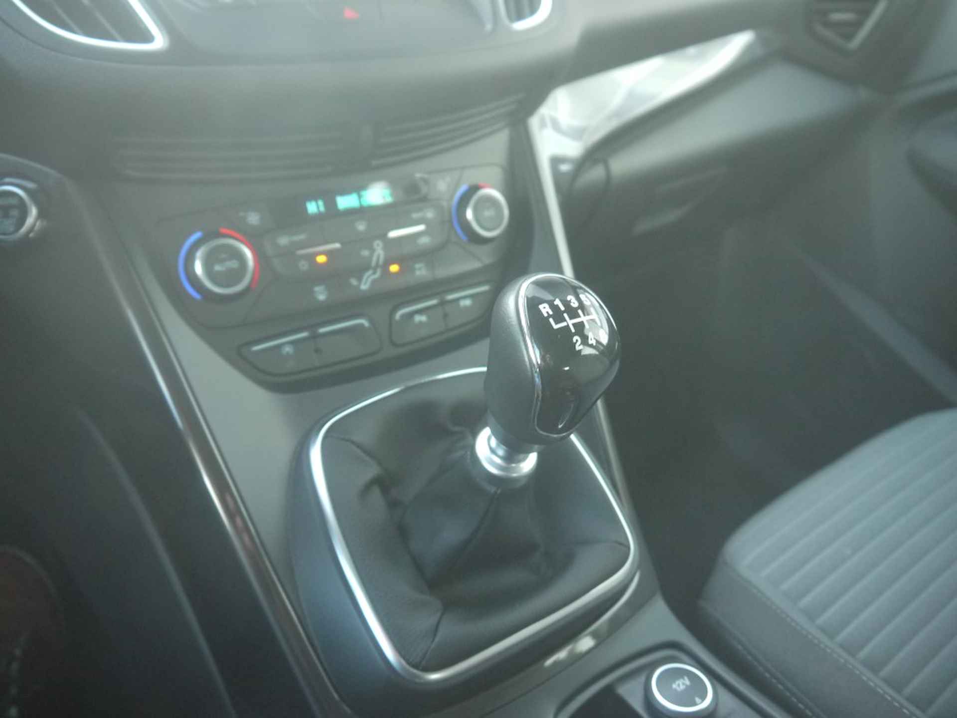 Ford C-MAX 1.0 Titanium NL-Auto!! Apple-Carplay I Keyless I Nav -- 2de Pinksterdag open van 11.00 t/m 15.30 uur -- - 20/32