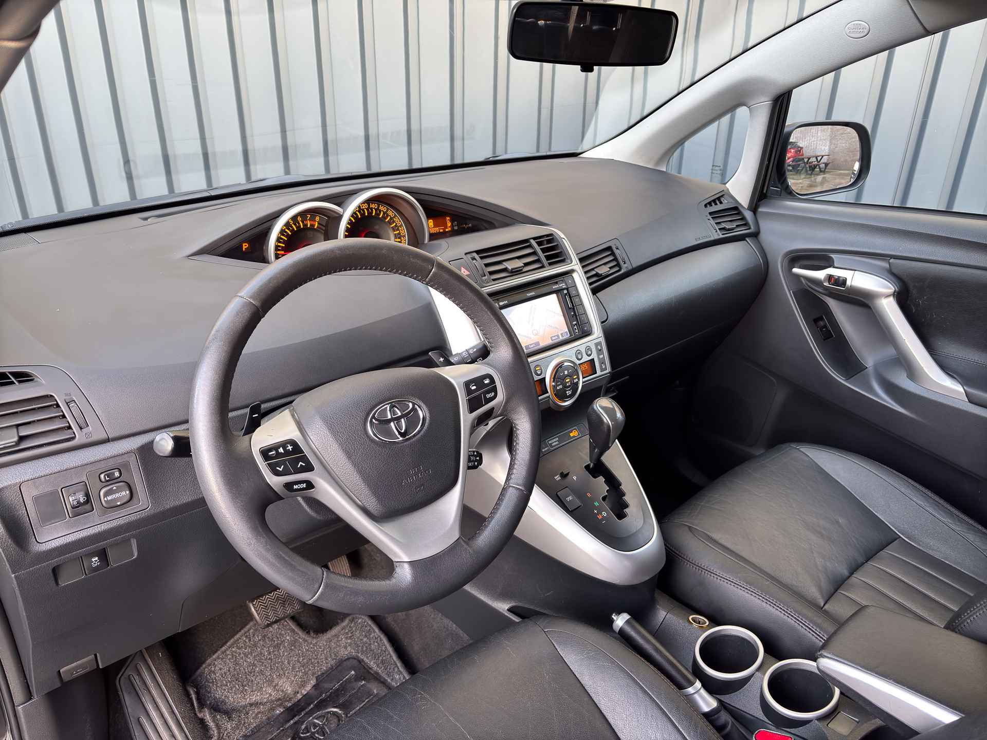 Toyota Verso 1.8 VVT-i Aut. Business | Trekhaak | Camera | Panodak | Leder | Prijs Rijklaar!! - 6/41