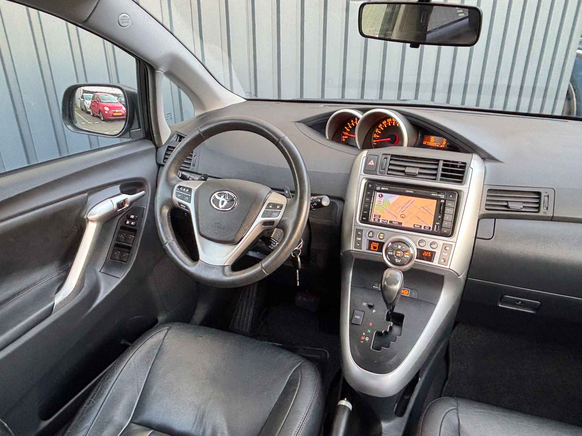 Toyota Verso 1.8 VVT-i Aut. Business | Trekhaak | Camera | Panodak | Leder | Prijs Rijklaar!! - 8/41