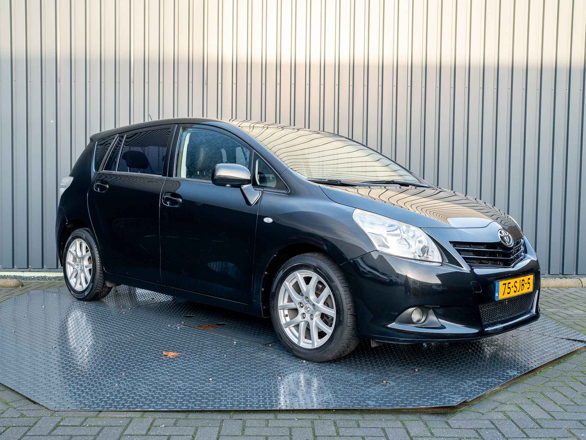 Toyota Verso 1.8 VVT-i Aut. Business | Trekhaak | Camera | Panodak | Leder | Prijs Rijklaar!! - 20/41